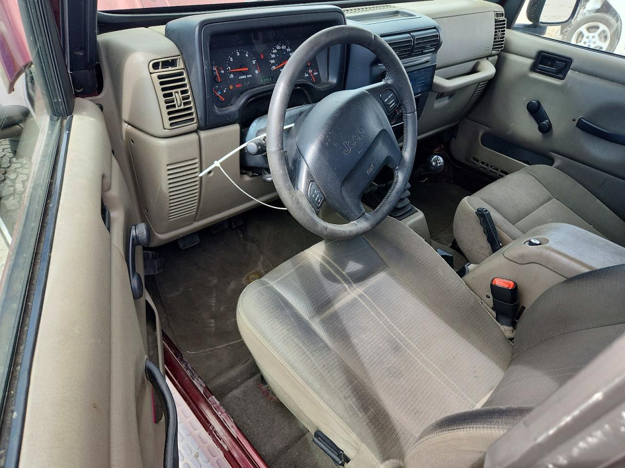 2004 Jeep Wrangler / Tj Sahara Burgundy vin: 1J4FA59S84P703457