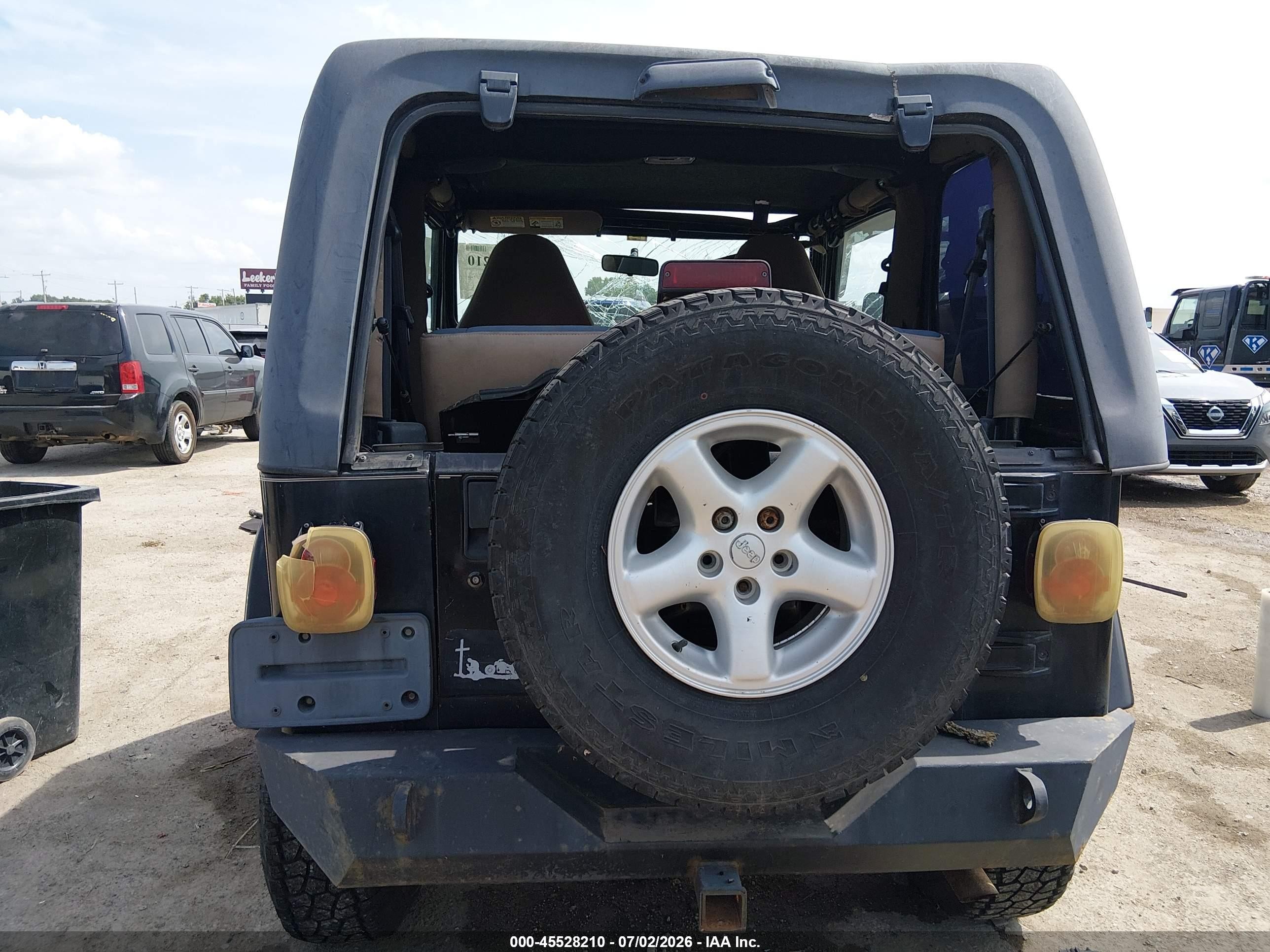 2000 Jeep Wrangler Sahara Черный vin: 1J4FA59S8YP792615