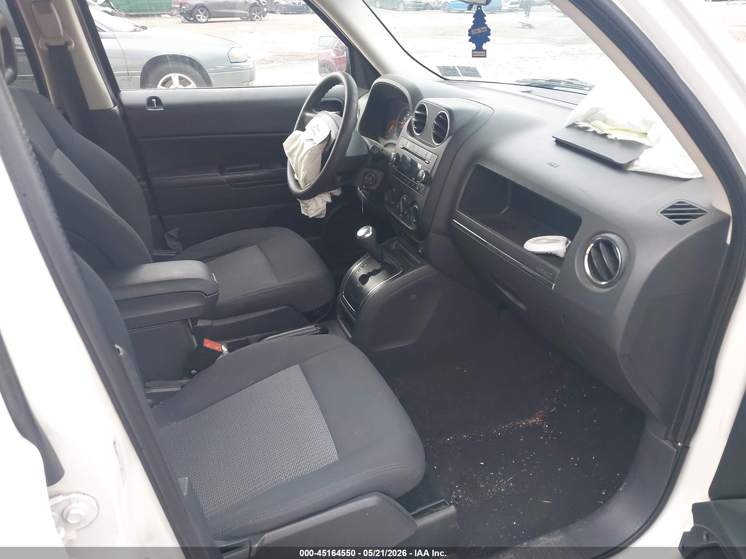 2009 Jeep Patriot Sport White vin: 1J4FF28B69D173595