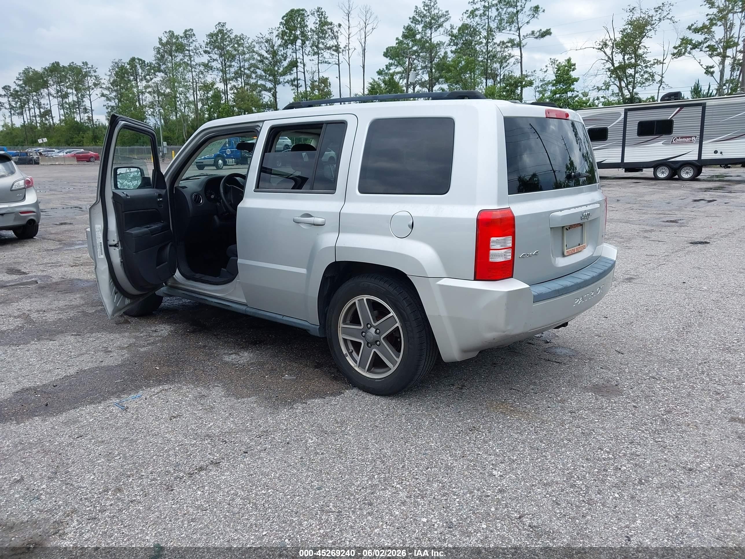 2009 Jeep Patriot Sport Silver vin: 1J4FF28B79D237000