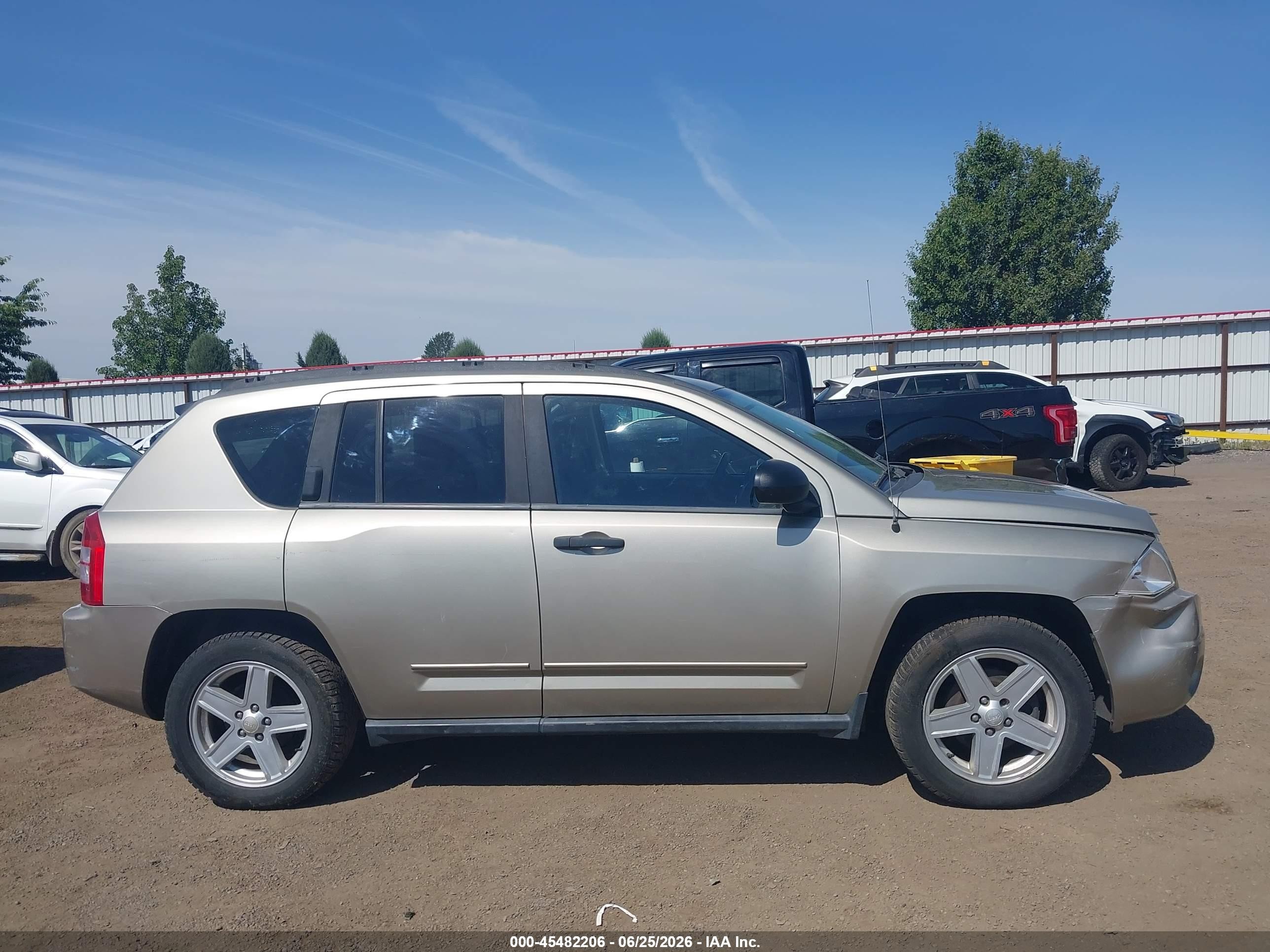 2009 Jeep Compass Sport Champagne vin: 1J4FF47B19D205995
