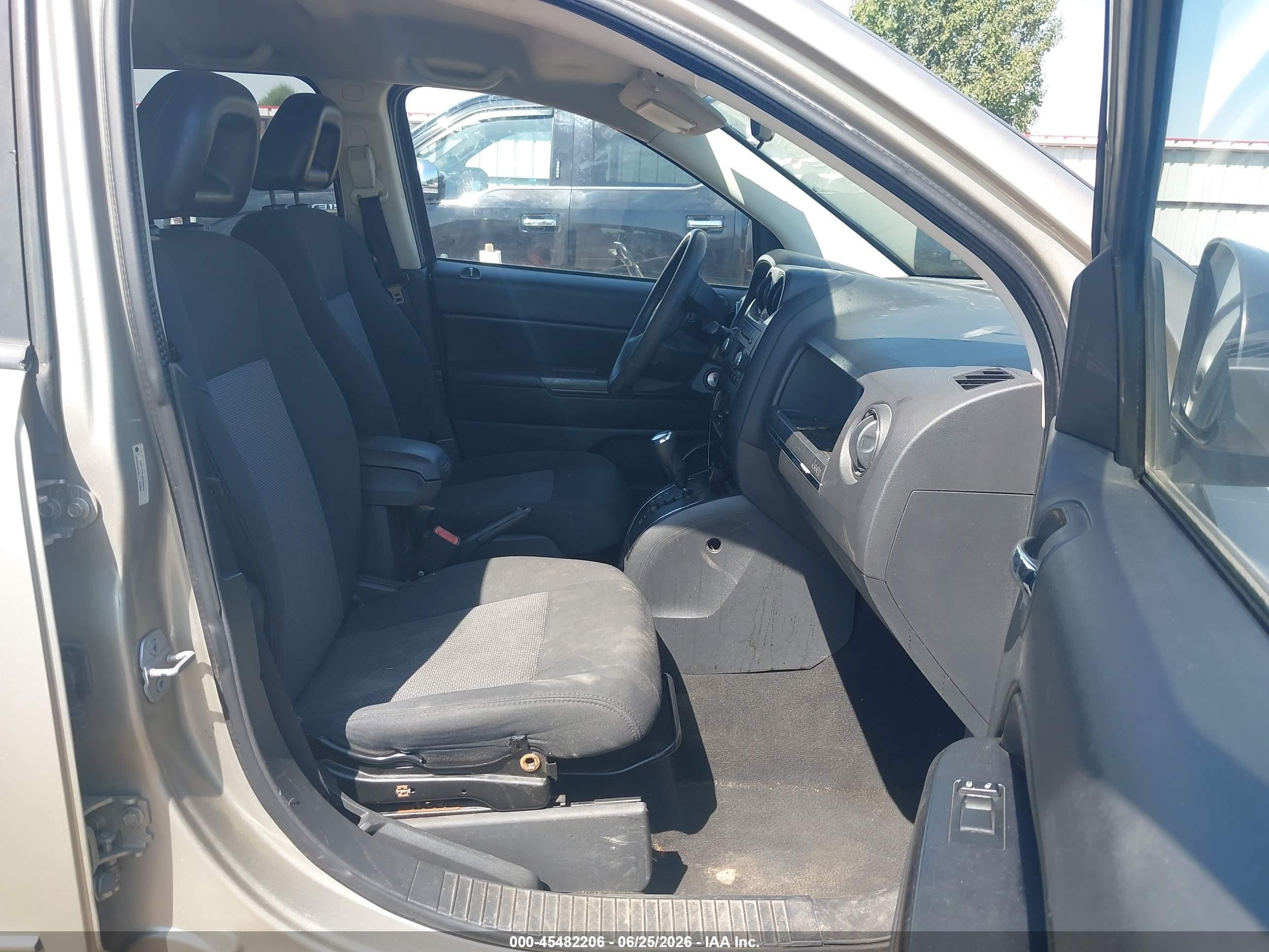 2009 Jeep Compass Sport Champagne vin: 1J4FF47B19D205995