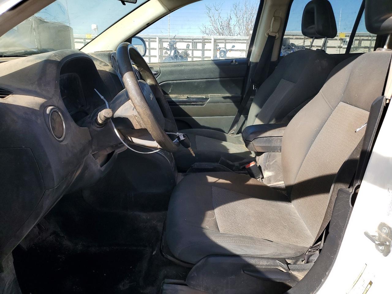 2009 Jeep Compass Sport White vin: 1J4FF47B29D205861