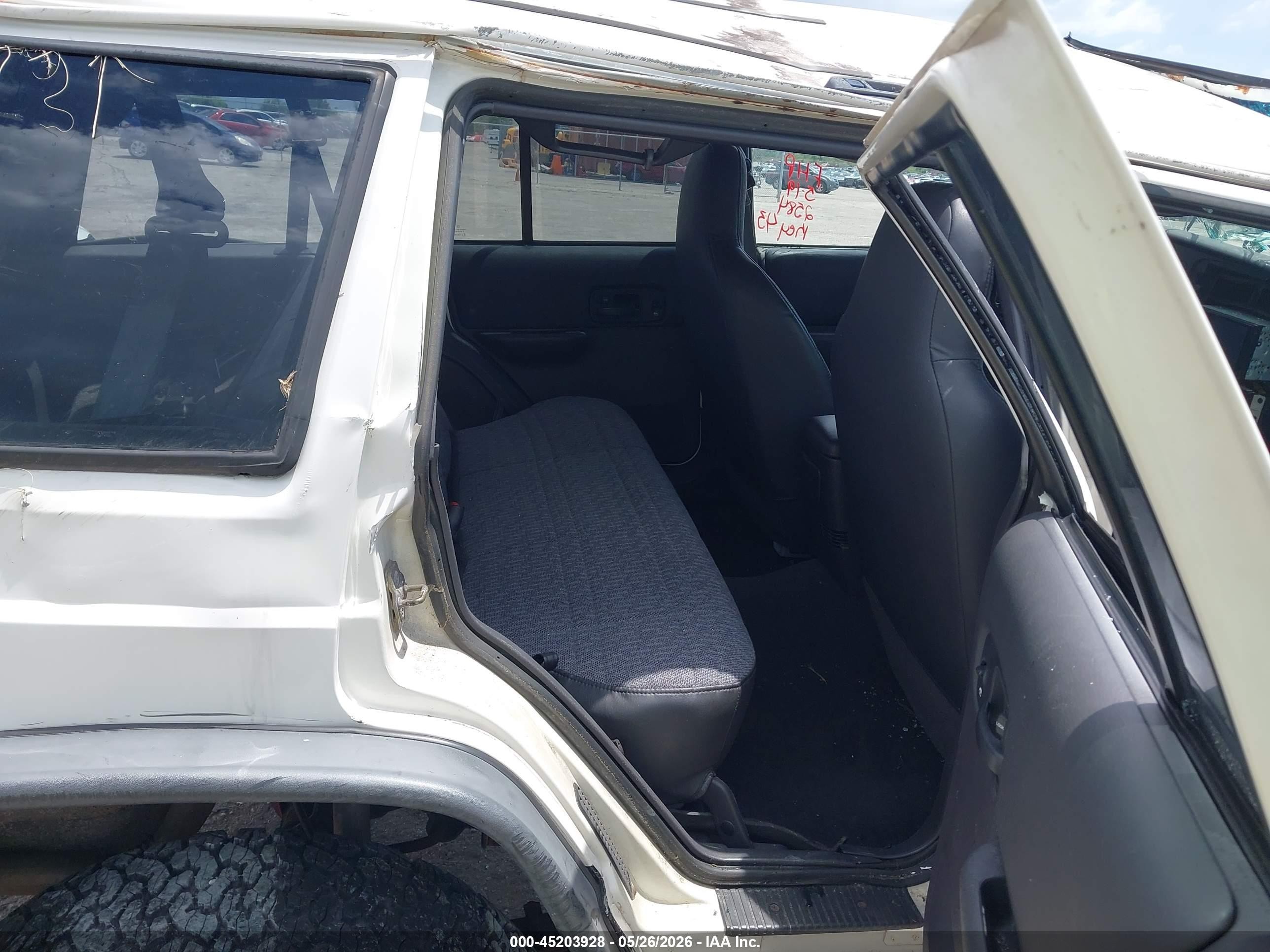 2000 Jeep Cherokee Sport White vin: 1J4FF48S0YL142584