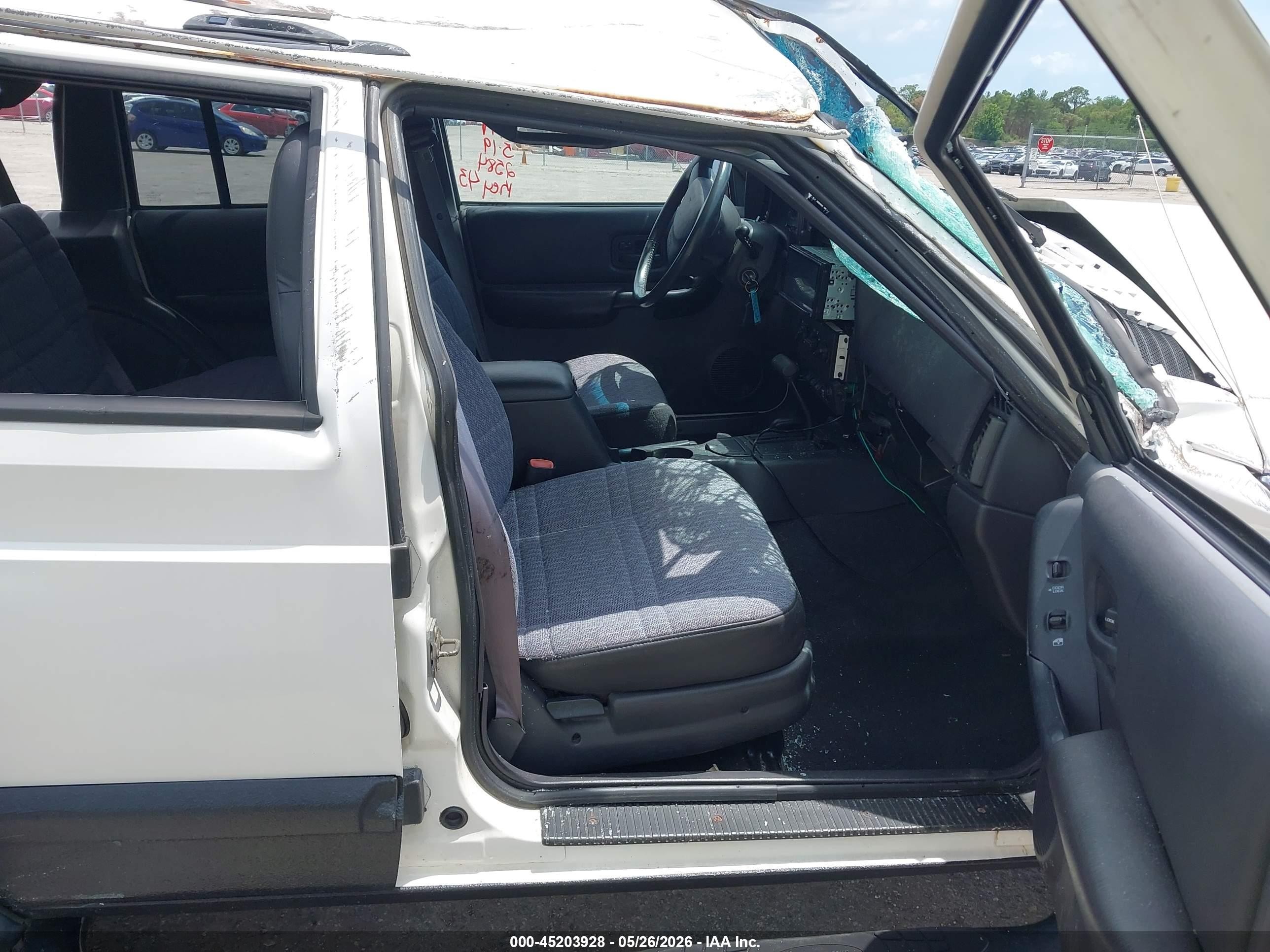 2000 Jeep Cherokee Sport White vin: 1J4FF48S0YL142584