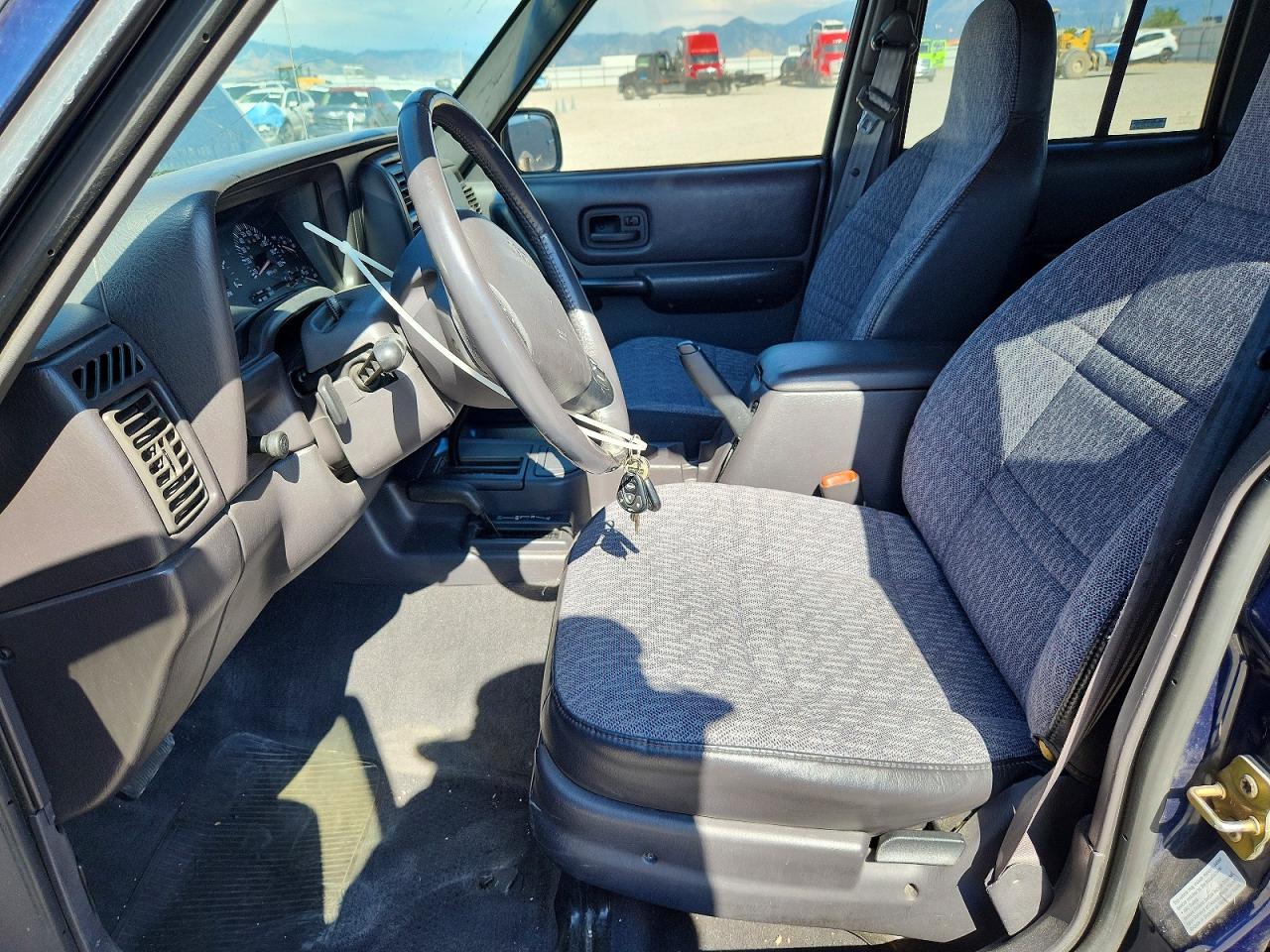 2000 Jeep Cherokee Sport Blue vin: 1J4FF48S0YL258822