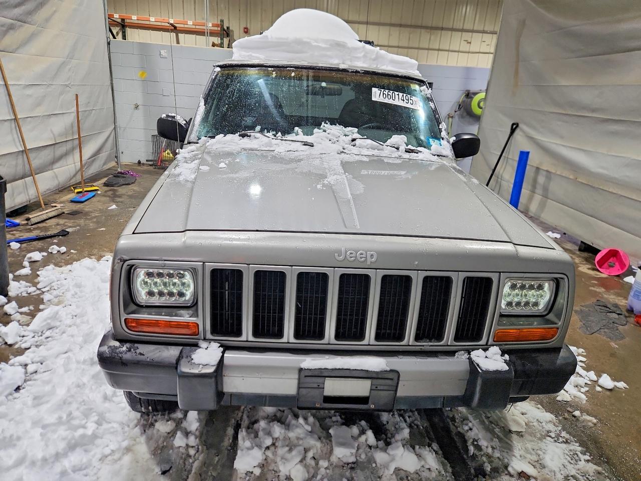 2001 Jeep Cherokee Sport Silver vin: 1J4FF48S11L559573