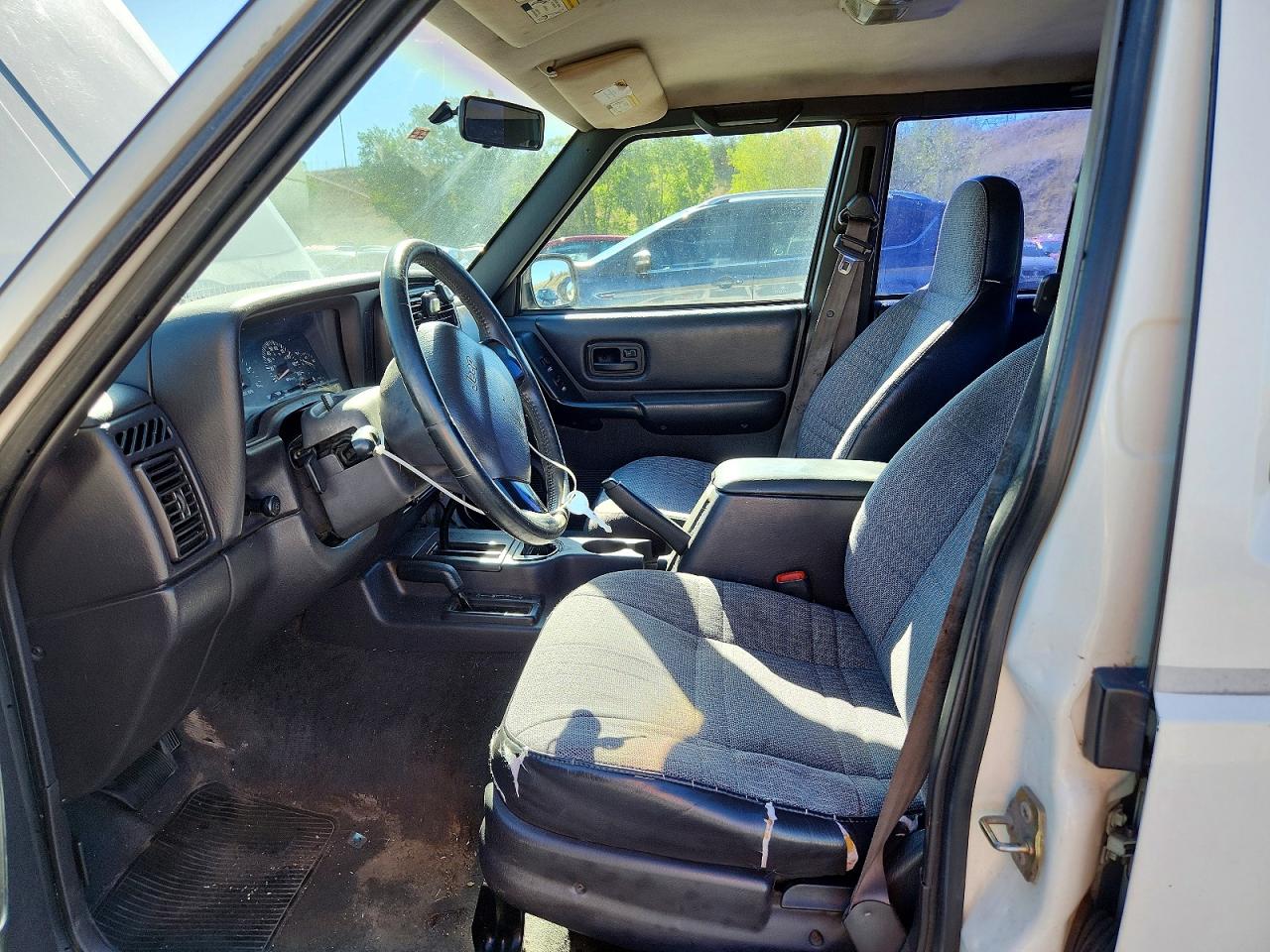 2000 Jeep Cherokee Sport Белый vin: 1J4FF48S1YL214716
