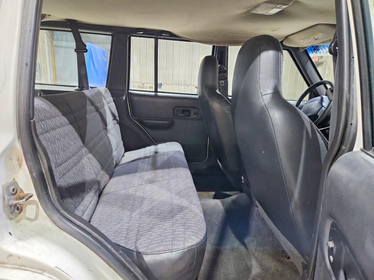 2000 Jeep Cherokee Sport White vin: 1J4FF48S3YL109921