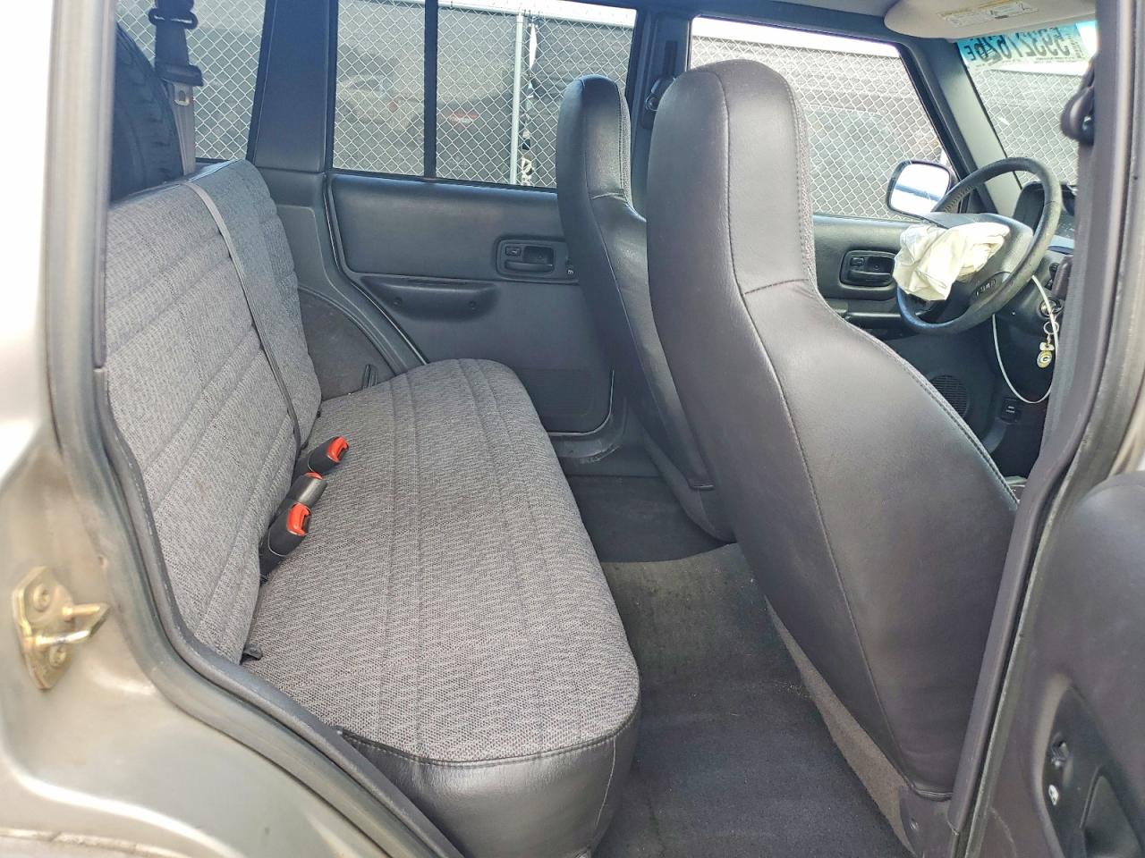 2001 Jeep Cherokee Sport Silver vin: 1J4FF48S41L614629