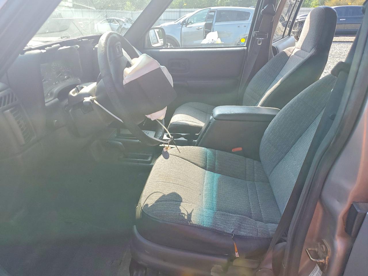 2001 Jeep Cherokee Sport Silver vin: 1J4FF48S41L614629
