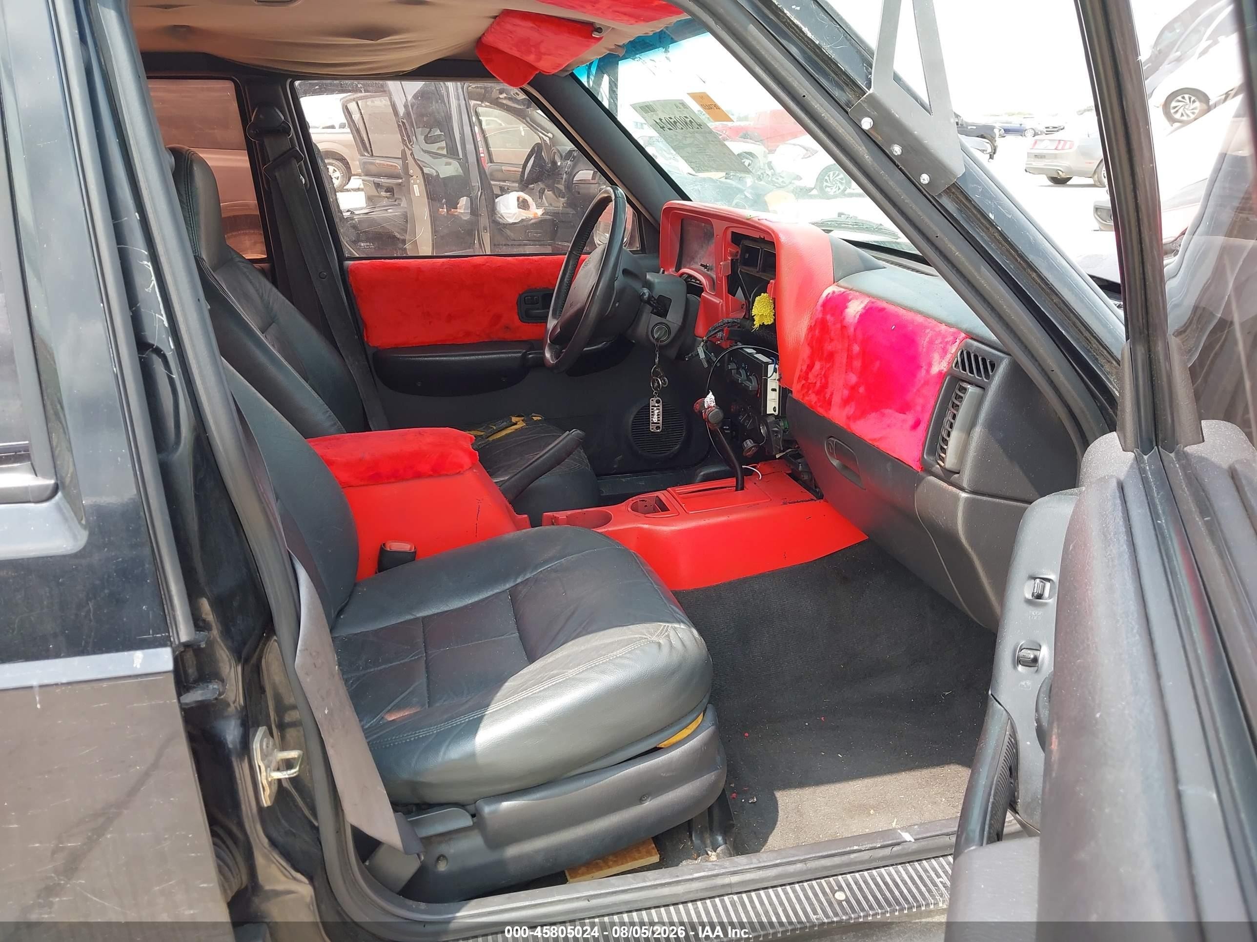 2001 Jeep Cherokee Sport Черный vin: 1J4FF48S51L588137