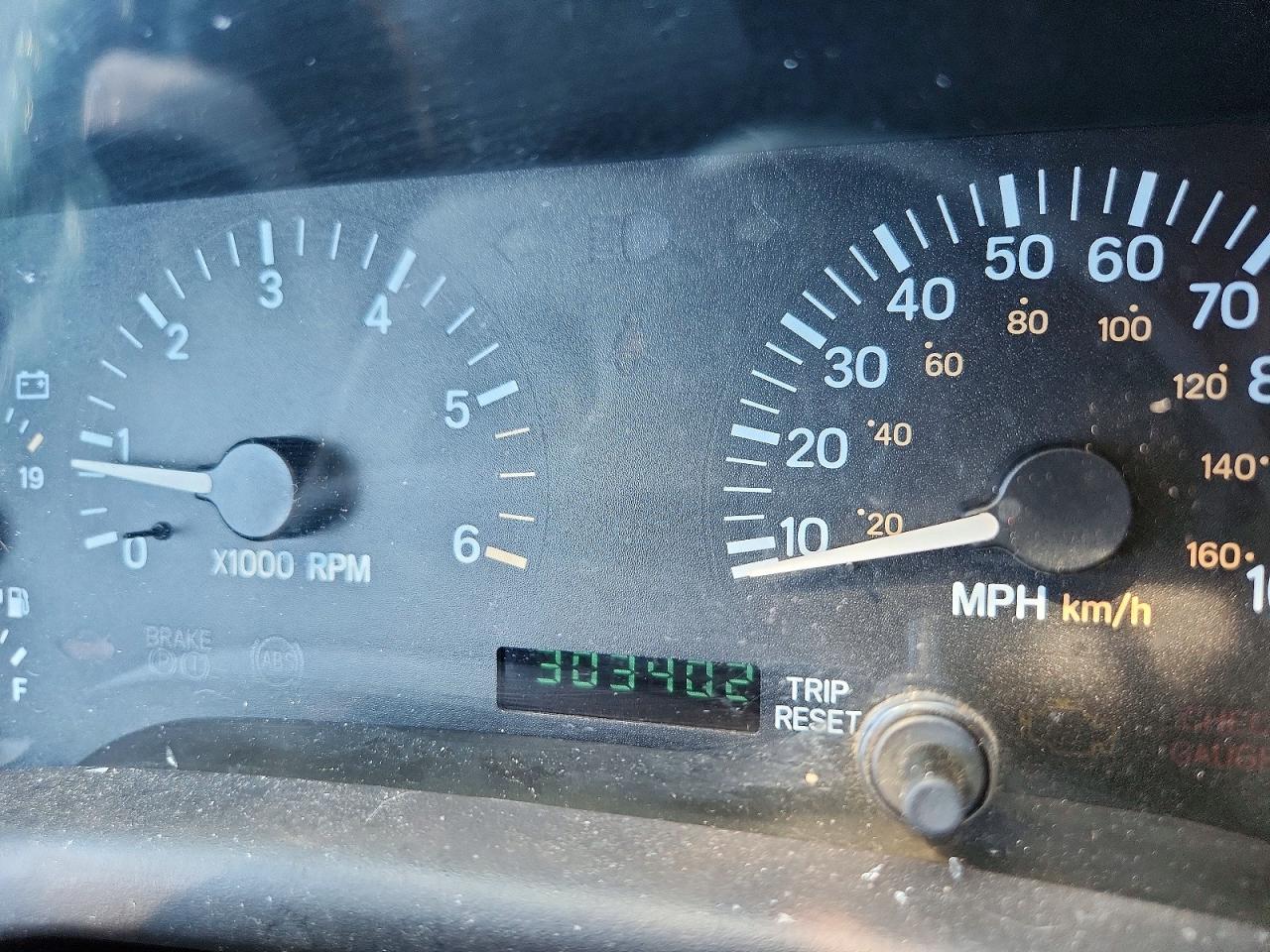2000 Jeep Cherokee Sport Red vin: 1J4FF48S5YL118099
