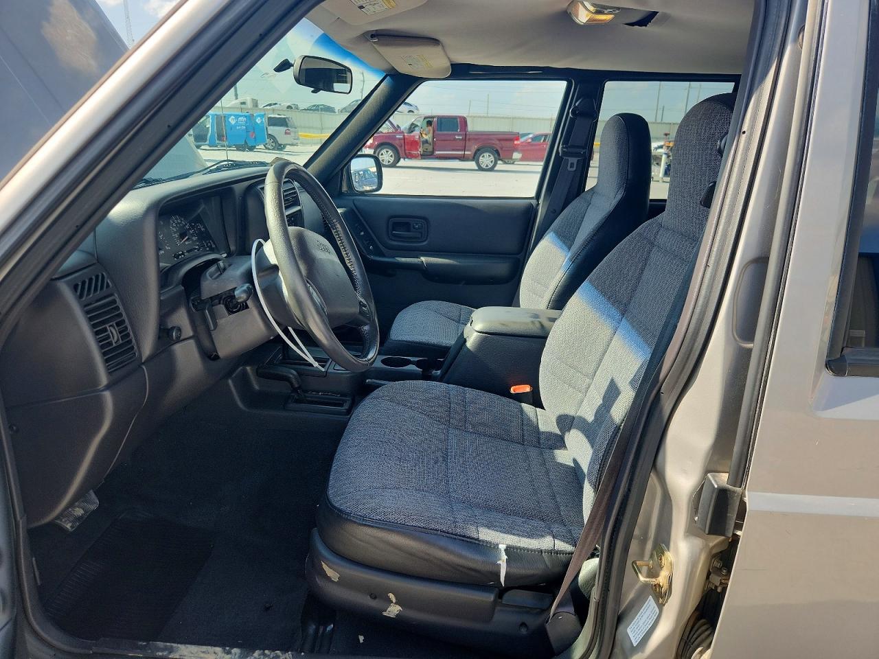 2001 Jeep Cherokee Sport Silver vin: 1J4FF48S61L515813