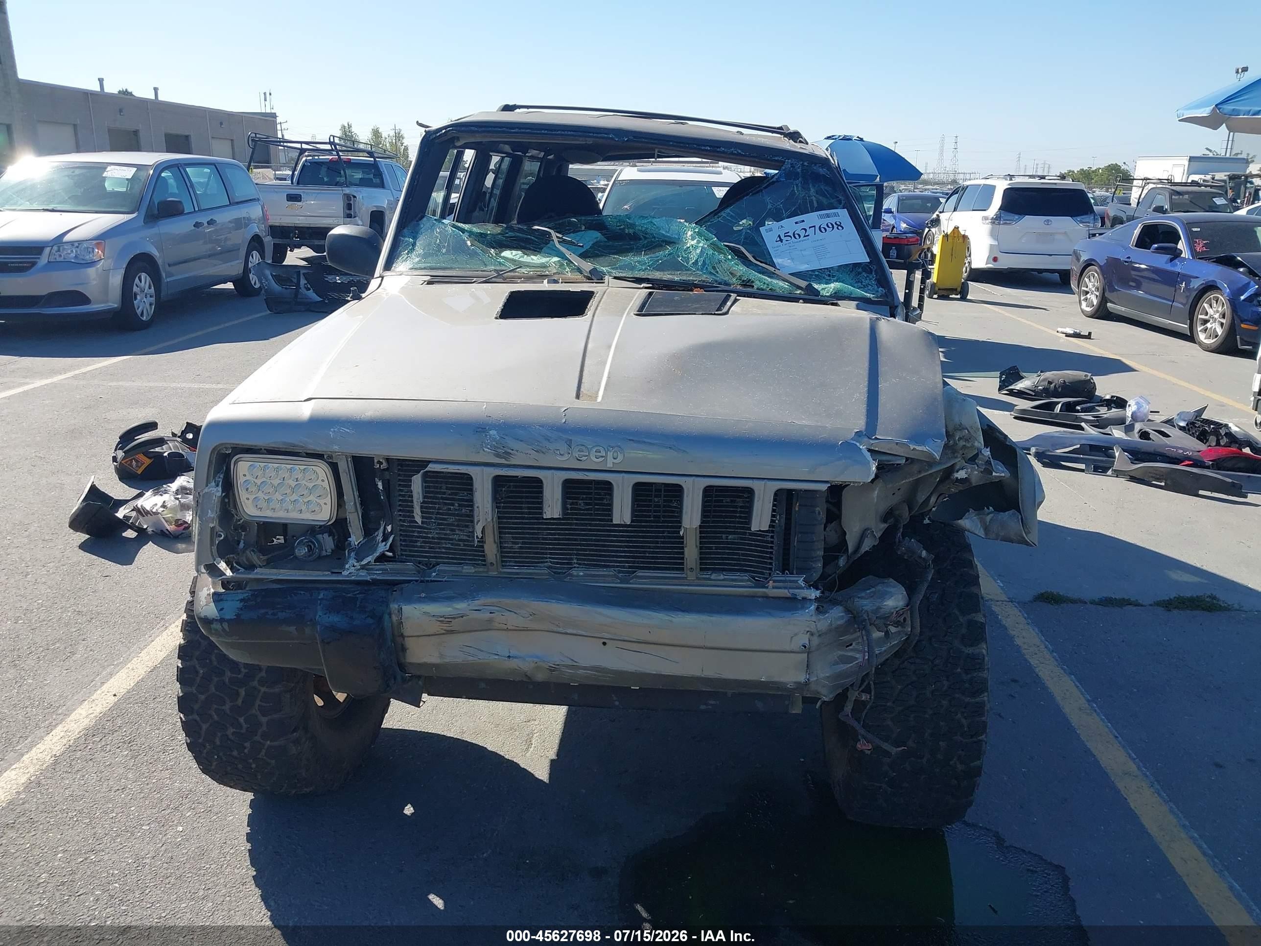 2001 Jeep Cherokee Sport Silver vin: 1J4FF48S61L554580