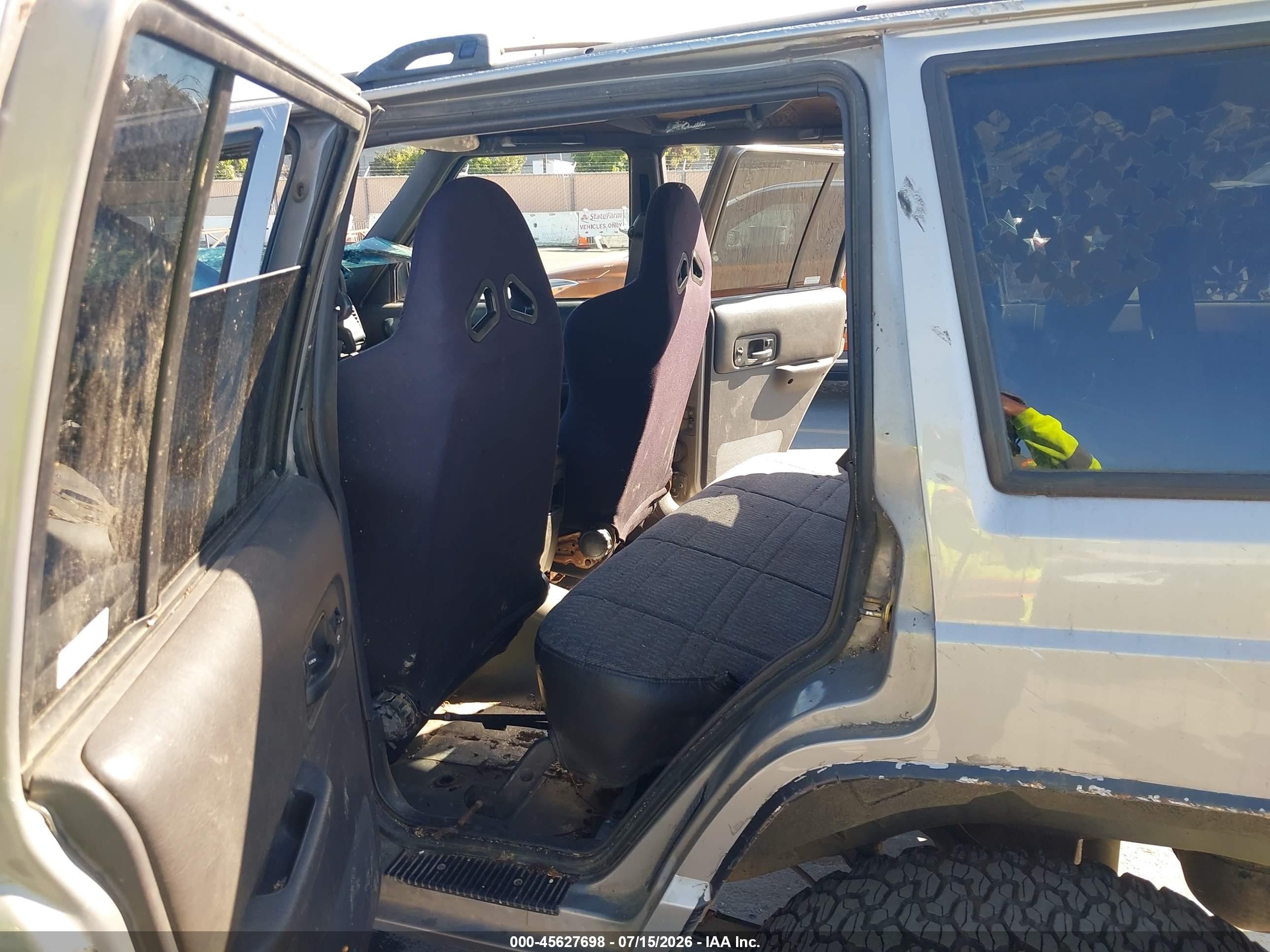2001 Jeep Cherokee Sport Silver vin: 1J4FF48S61L554580