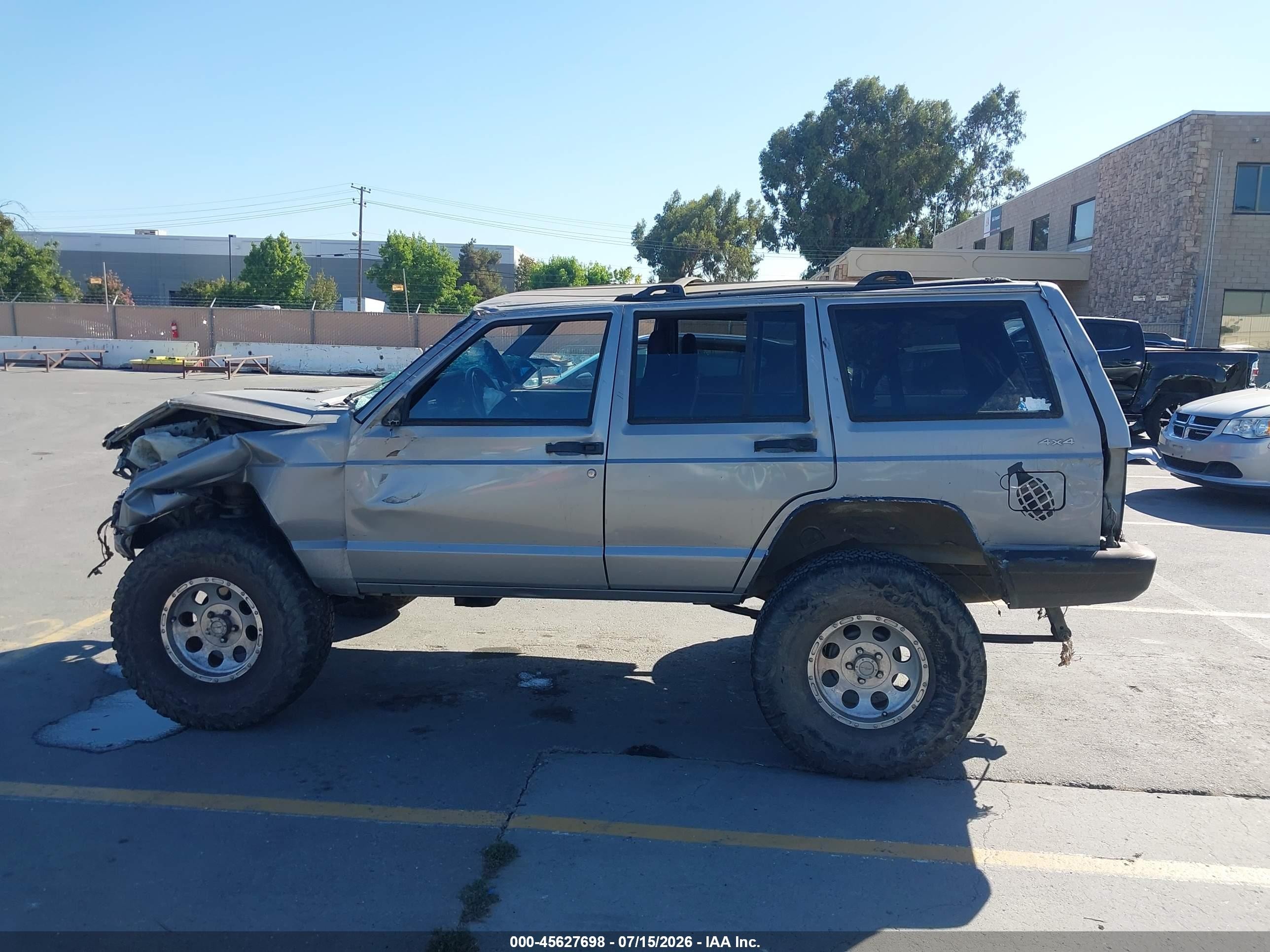 2001 Jeep Cherokee Sport Silver vin: 1J4FF48S61L554580
