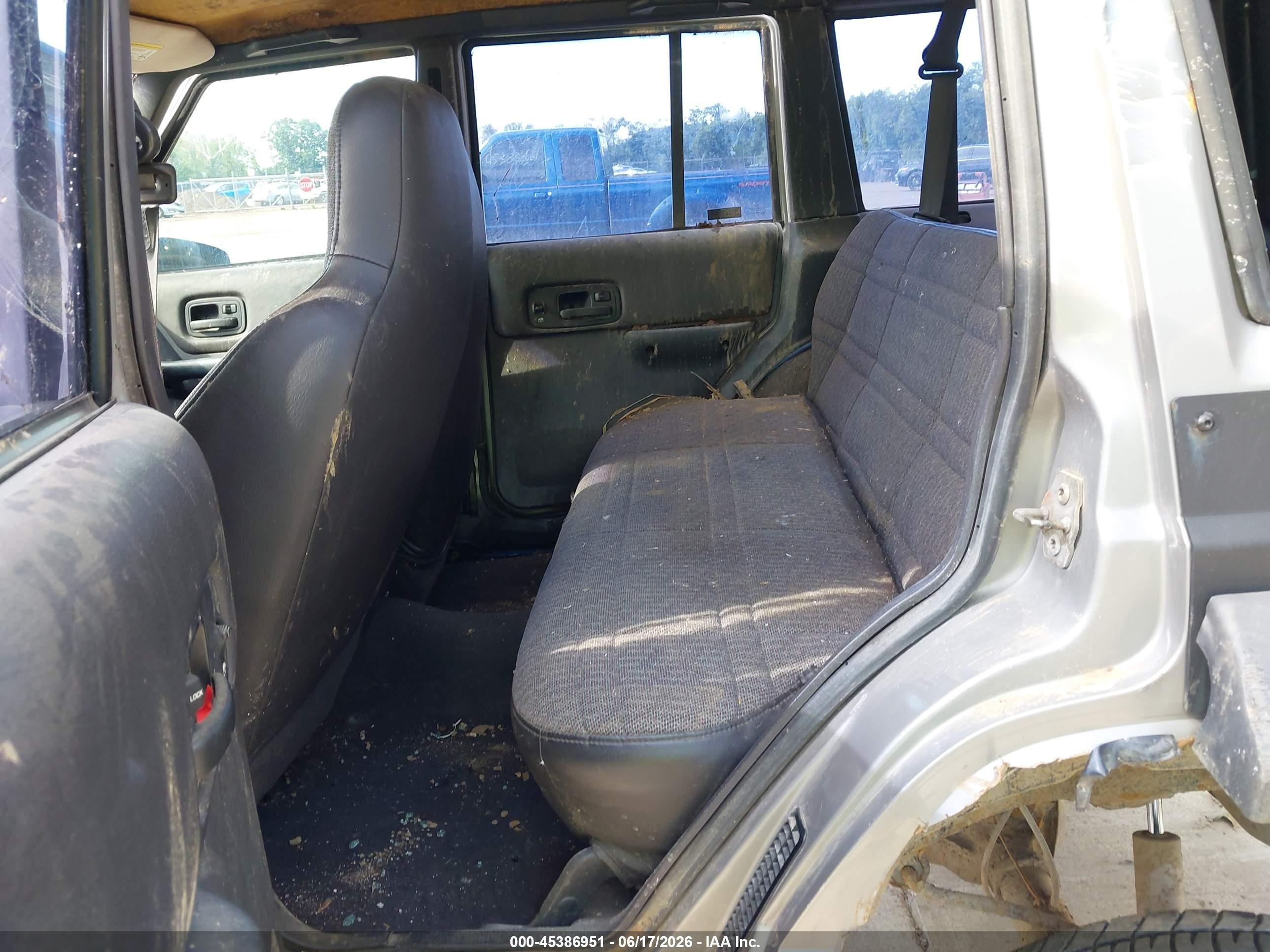 2001 Jeep Cherokee Sport Silver vin: 1J4FF48S61L564638