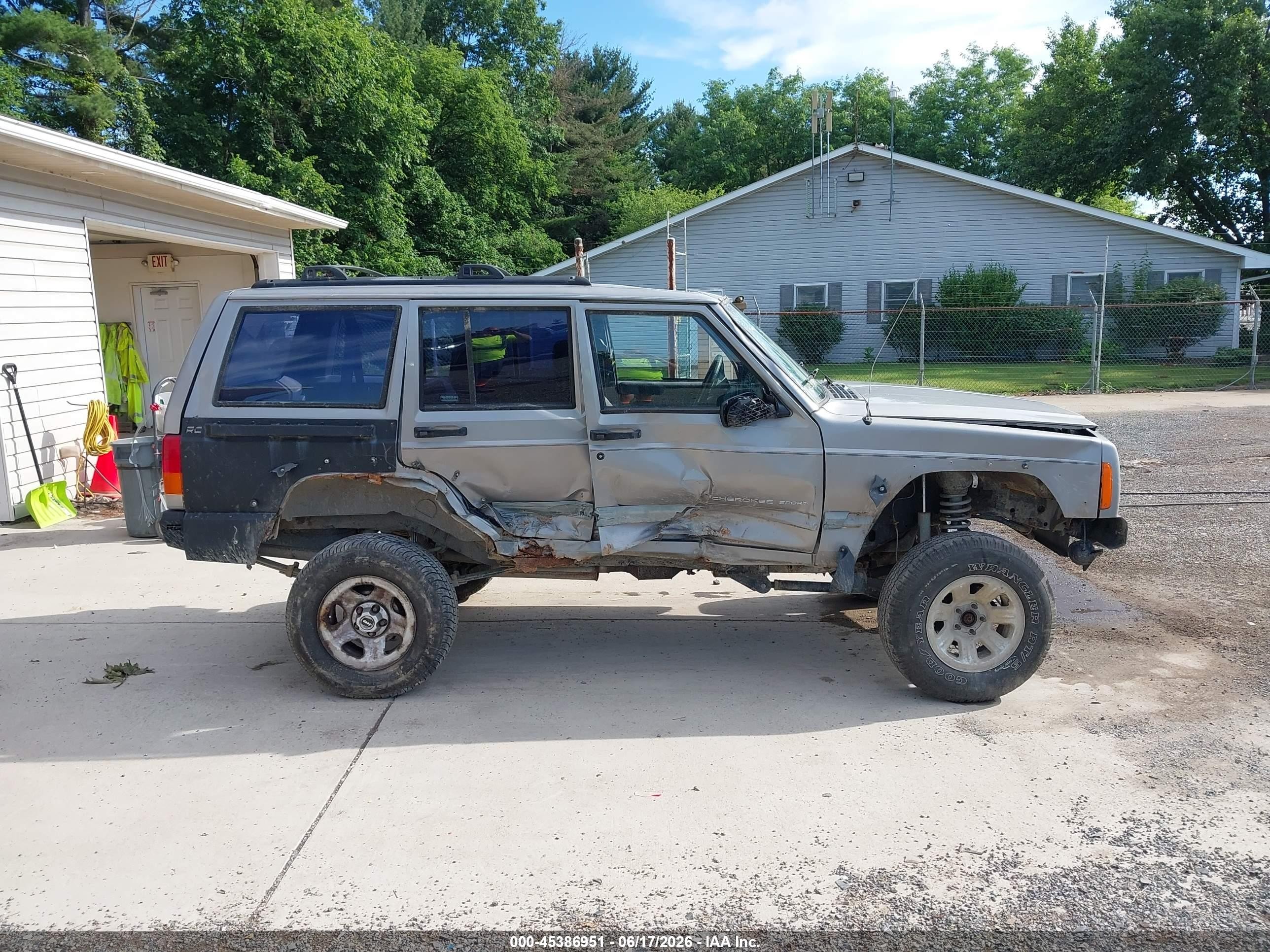 2001 Jeep Cherokee Sport Silver vin: 1J4FF48S61L564638