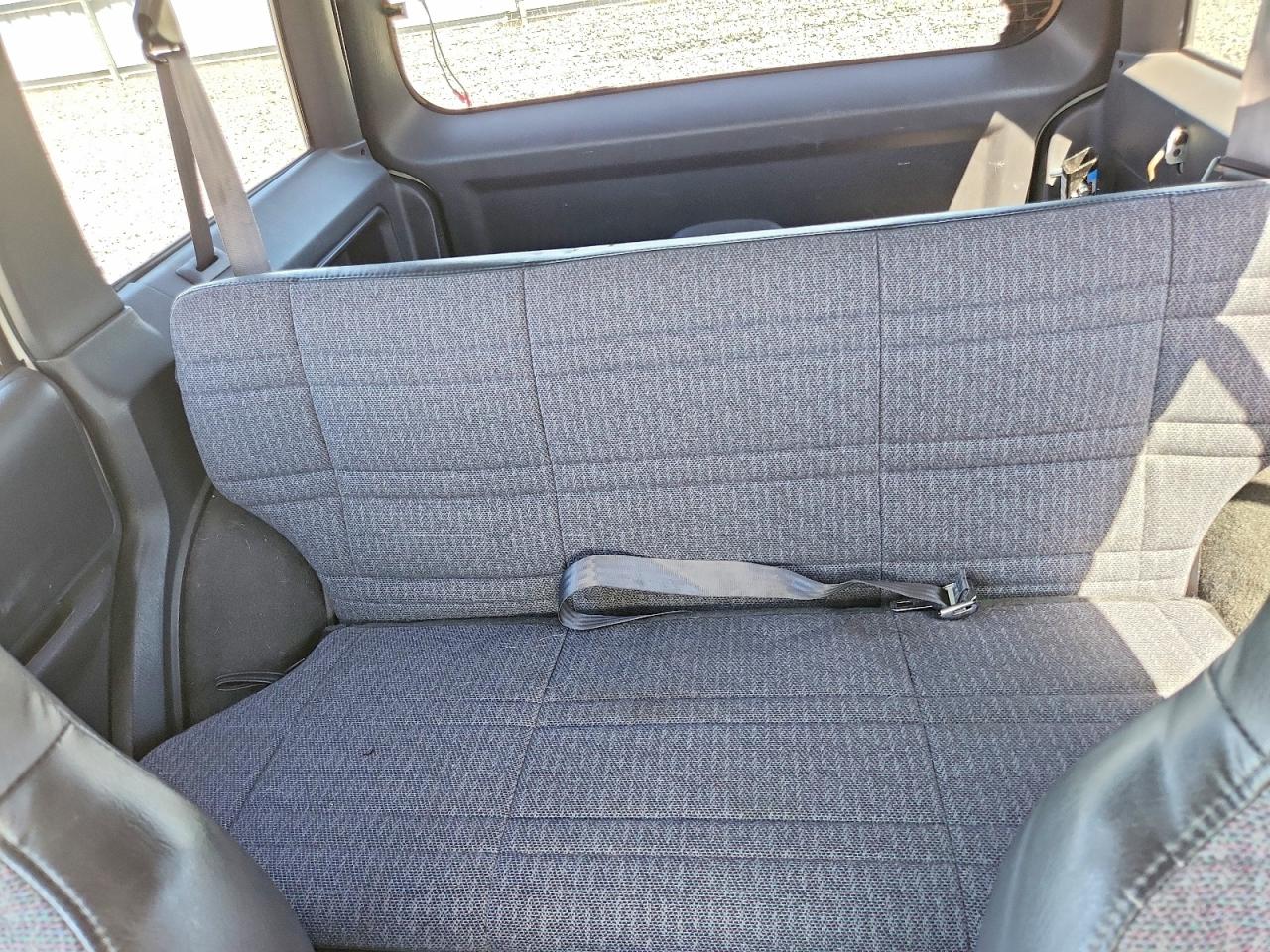 2000 Jeep Cherokee Sport Белый vin: 1J4FF48S6YL120721