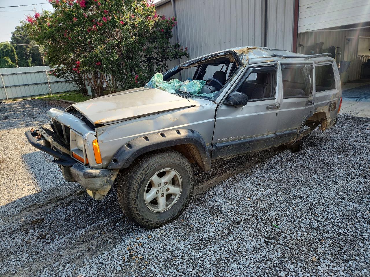 2001 Jeep Cherokee Sport Серебряный vin: 1J4FF48S81L589055