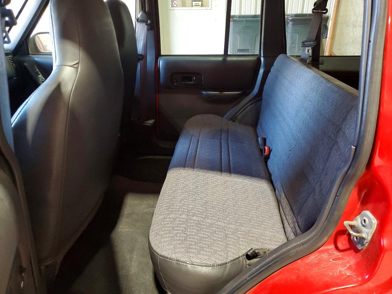 2000 Jeep Cherokee Sport Red vin: 1J4FF48S8YL110238