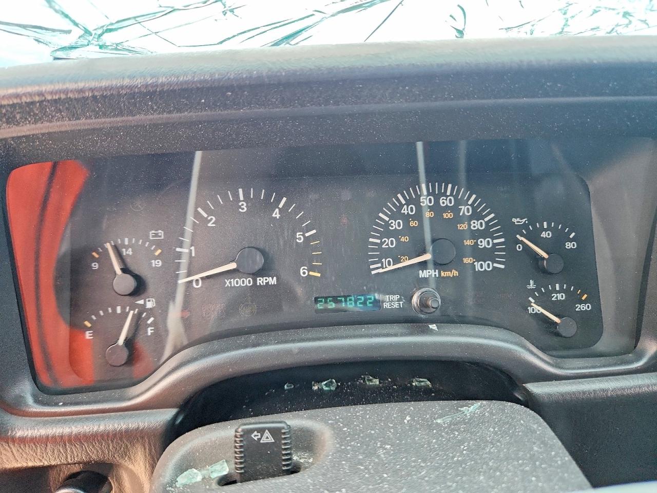 2000 Jeep Cherokee Sport Зеленый vin: 1J4FF48S8YL113804