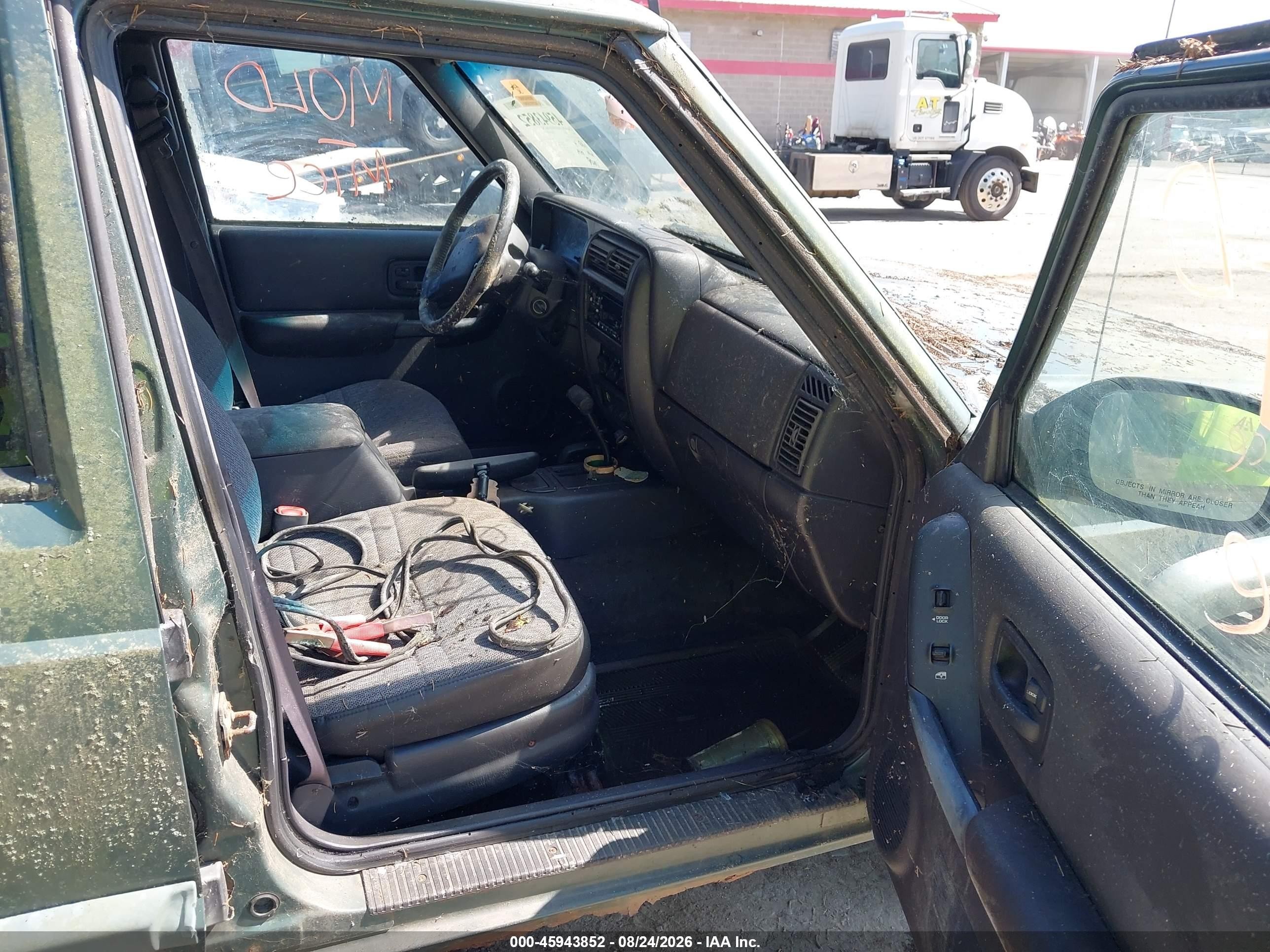 2000 Jeep Cherokee Sport Зеленый vin: 1J4FF48S8YL139075