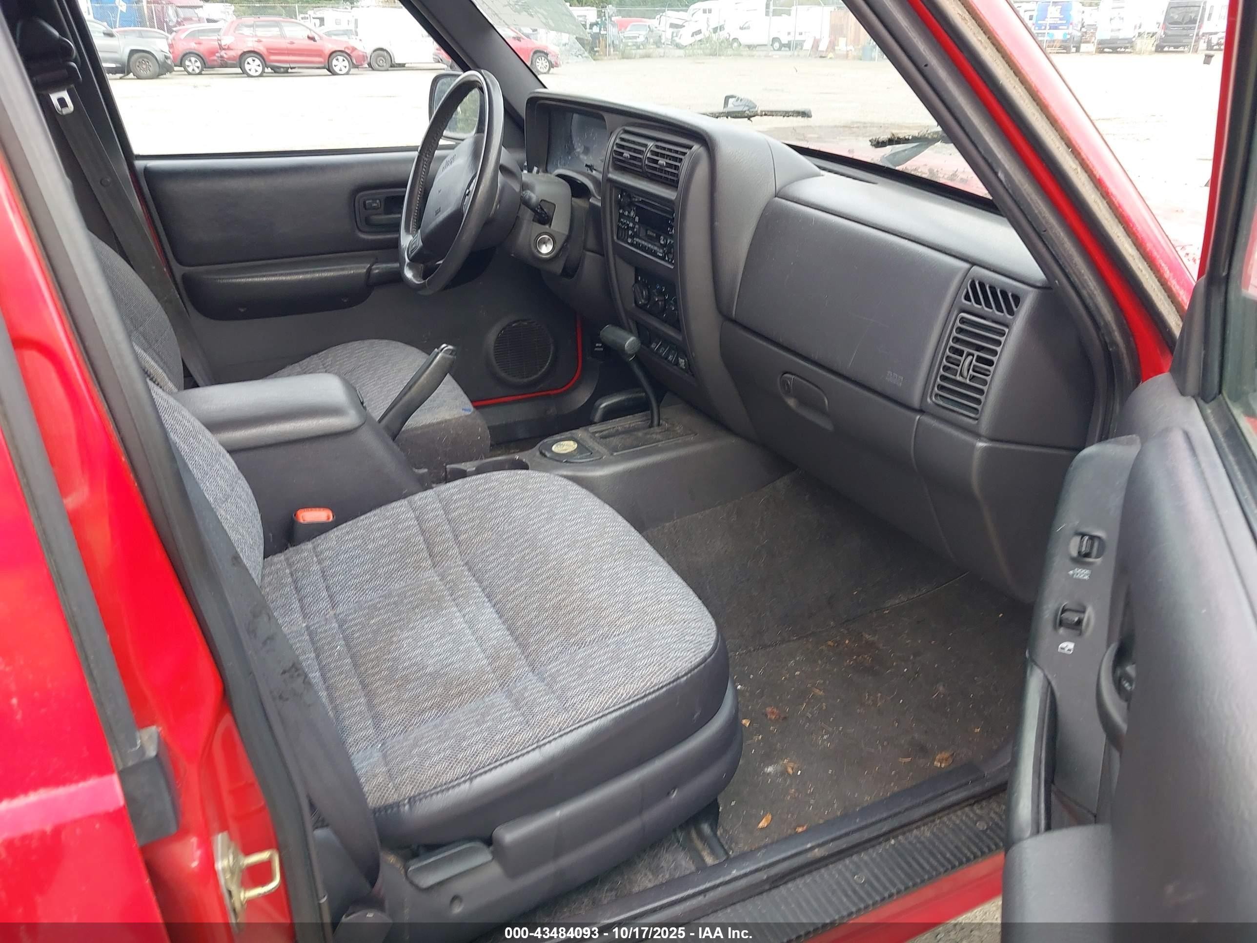 2001 Jeep Cherokee Sport Красный vin: 1J4FF48S91L572331