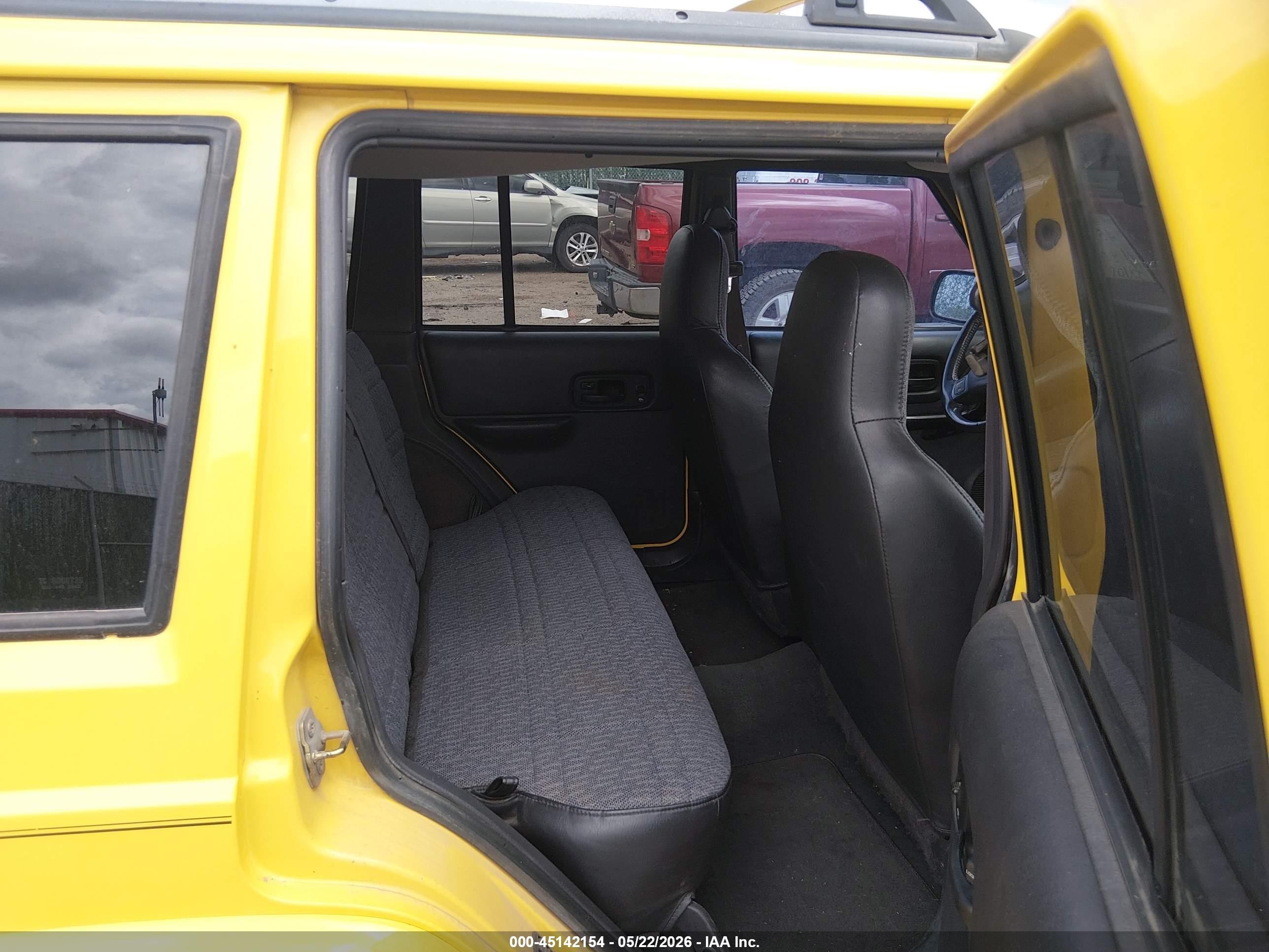 2001 Jeep Cherokee Sport Yellow vin: 1J4FF48S91L581840
