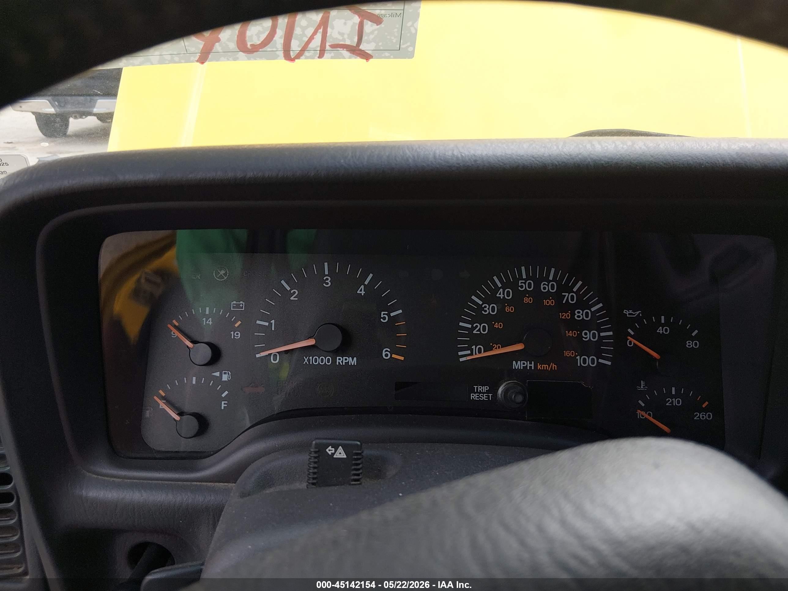 2001 Jeep Cherokee Sport Yellow vin: 1J4FF48S91L581840