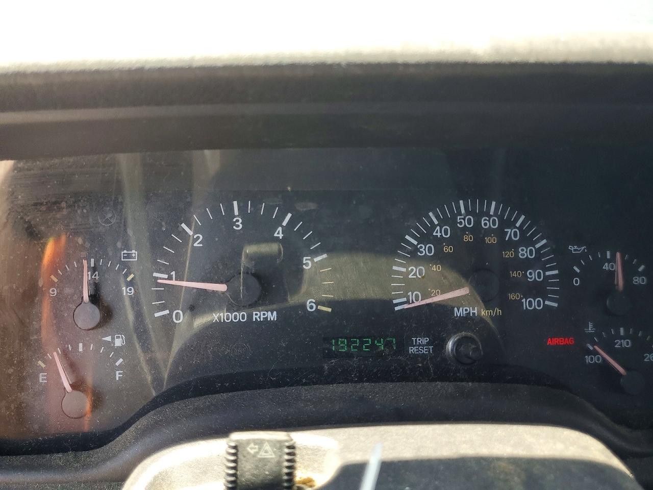 2000 Jeep Cherokee Sport Зеленый vin: 1J4FF48S9YL137707