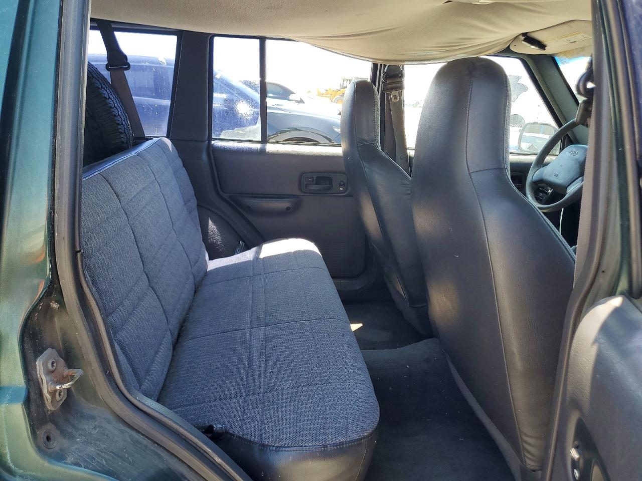 2000 Jeep Cherokee Sport Зеленый vin: 1J4FF48S9YL137707
