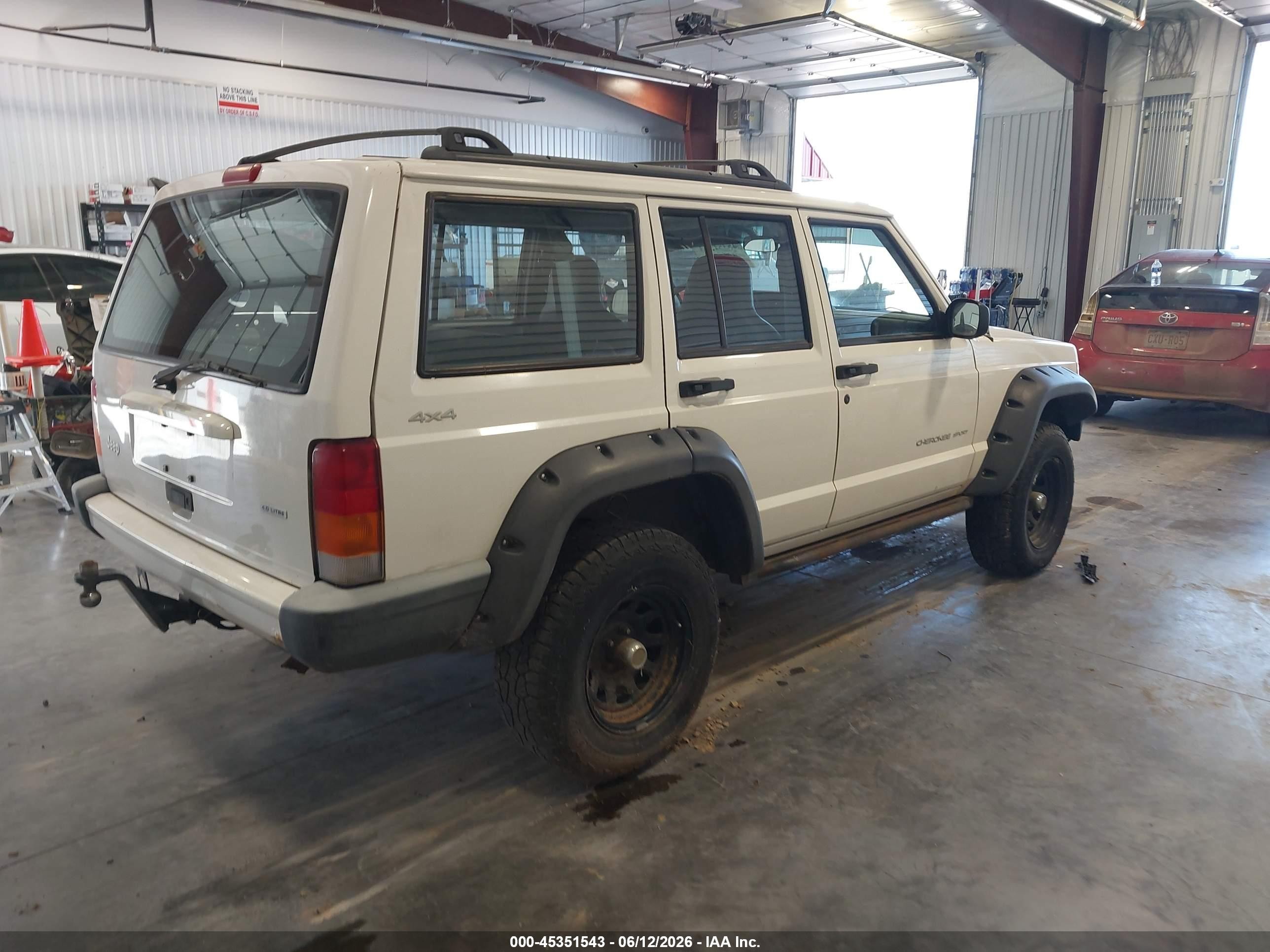 2001 Jeep Cherokee Sport White vin: 1J4FF48SX1L585525