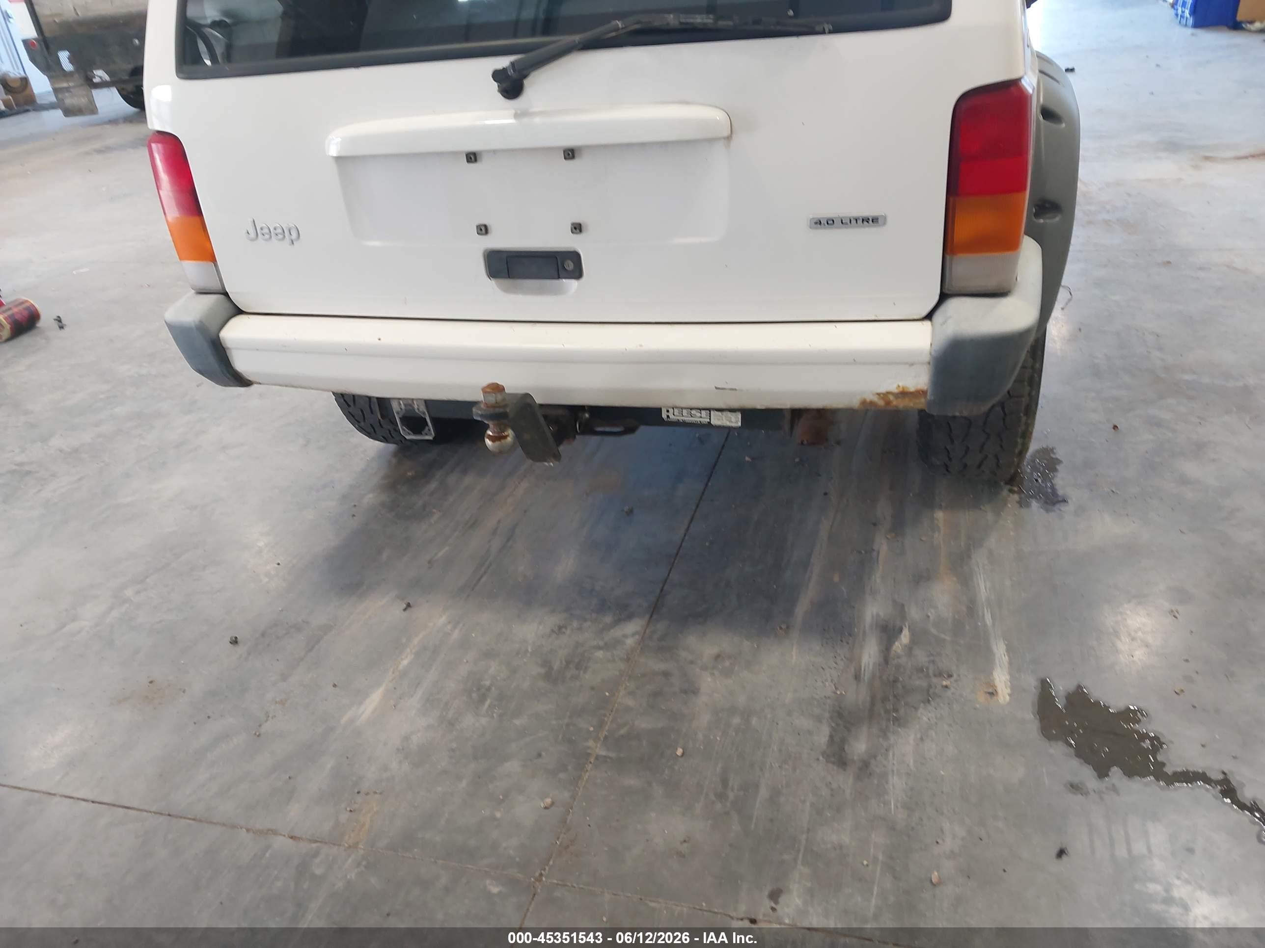 2001 Jeep Cherokee Sport White vin: 1J4FF48SX1L585525