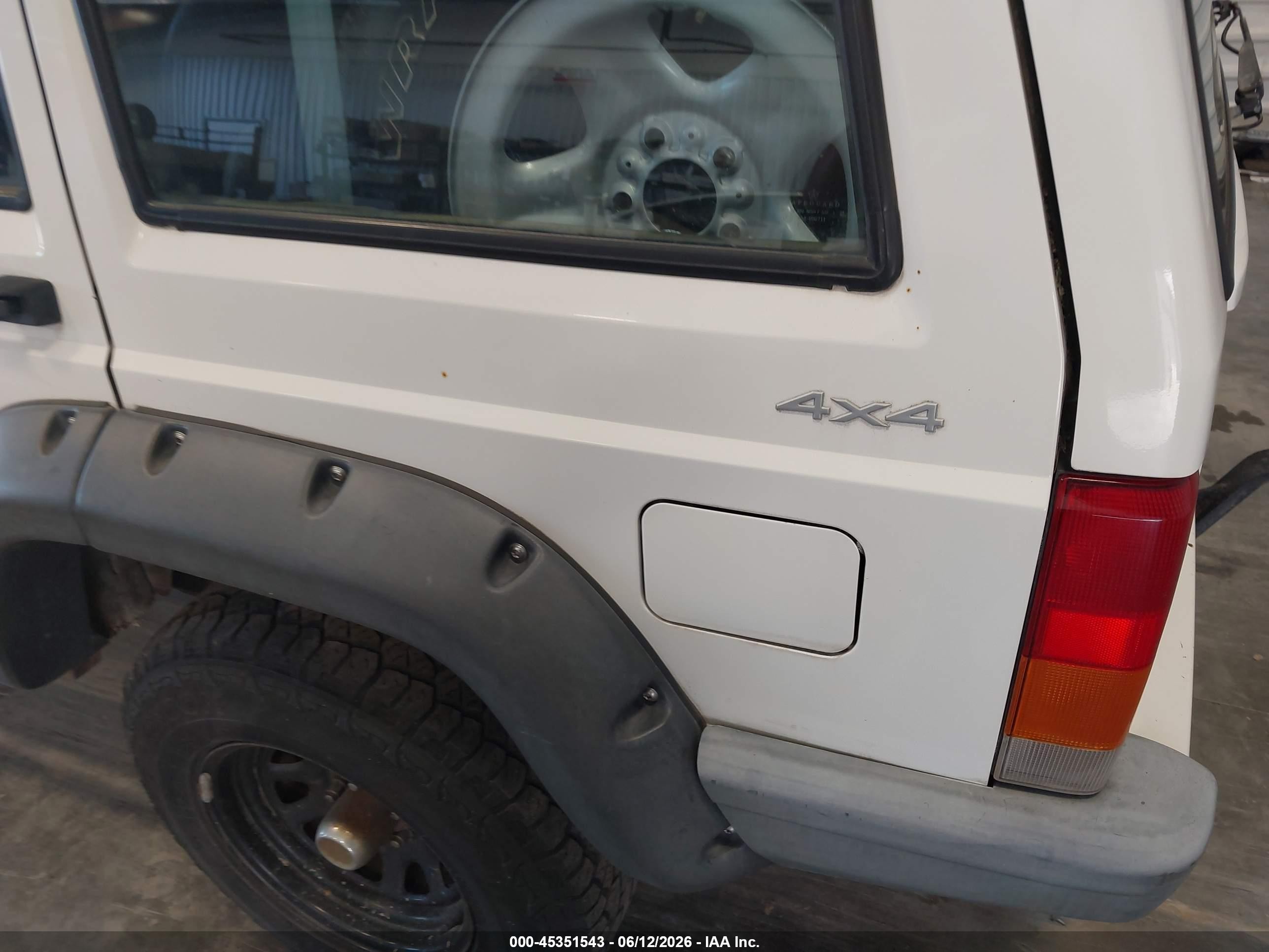 2001 Jeep Cherokee Sport White vin: 1J4FF48SX1L585525