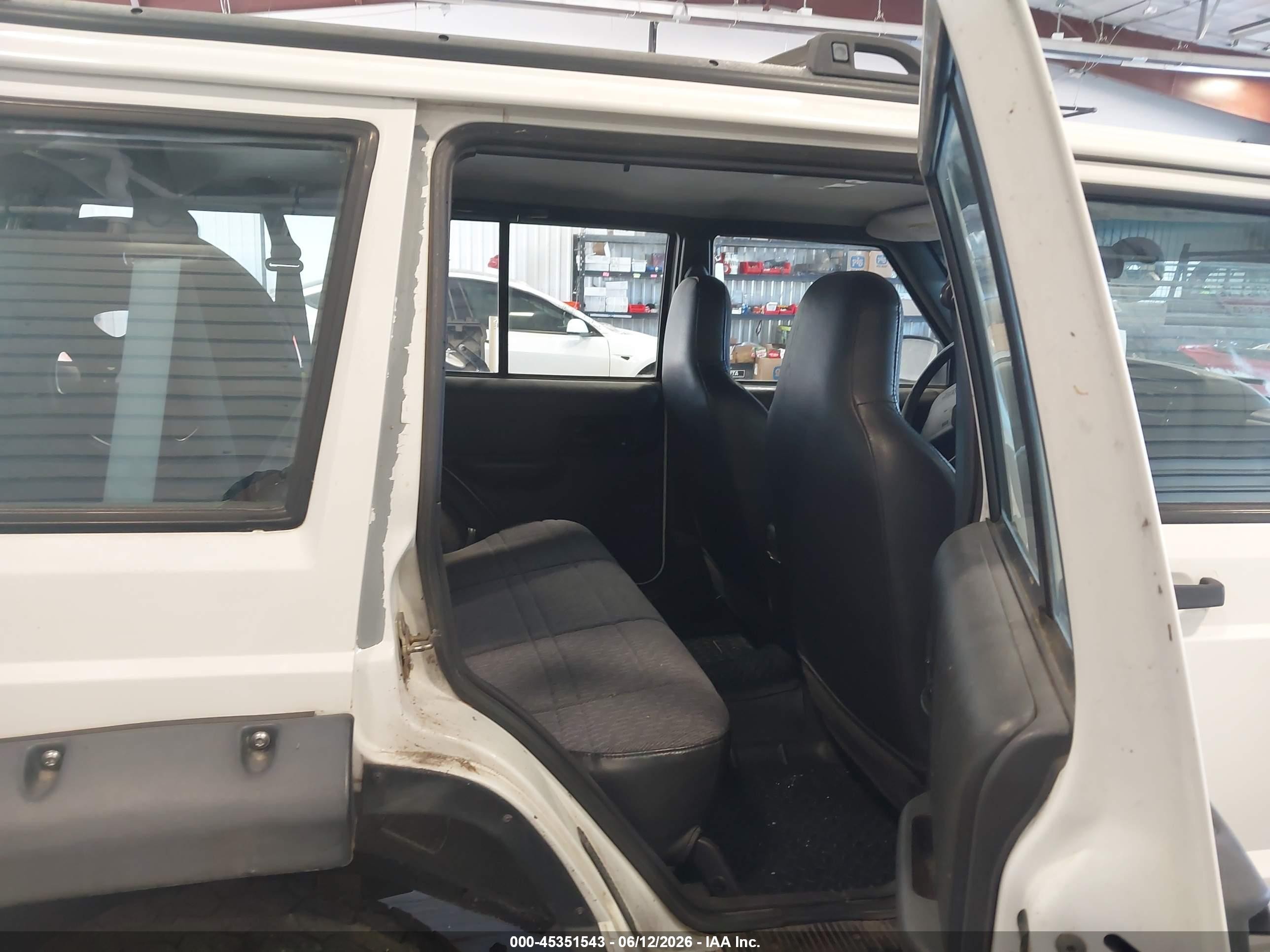 2001 Jeep Cherokee Sport White vin: 1J4FF48SX1L585525