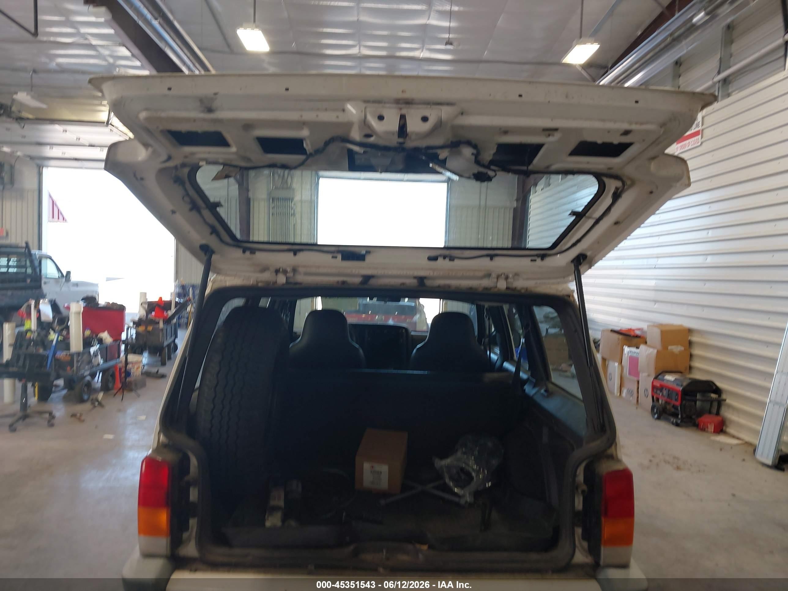 2001 Jeep Cherokee Sport White vin: 1J4FF48SX1L585525