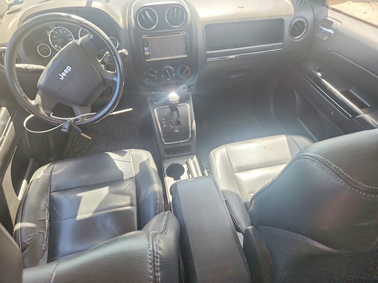 2009 Jeep Compass Limited White vin: 1J4FF57B39D121571