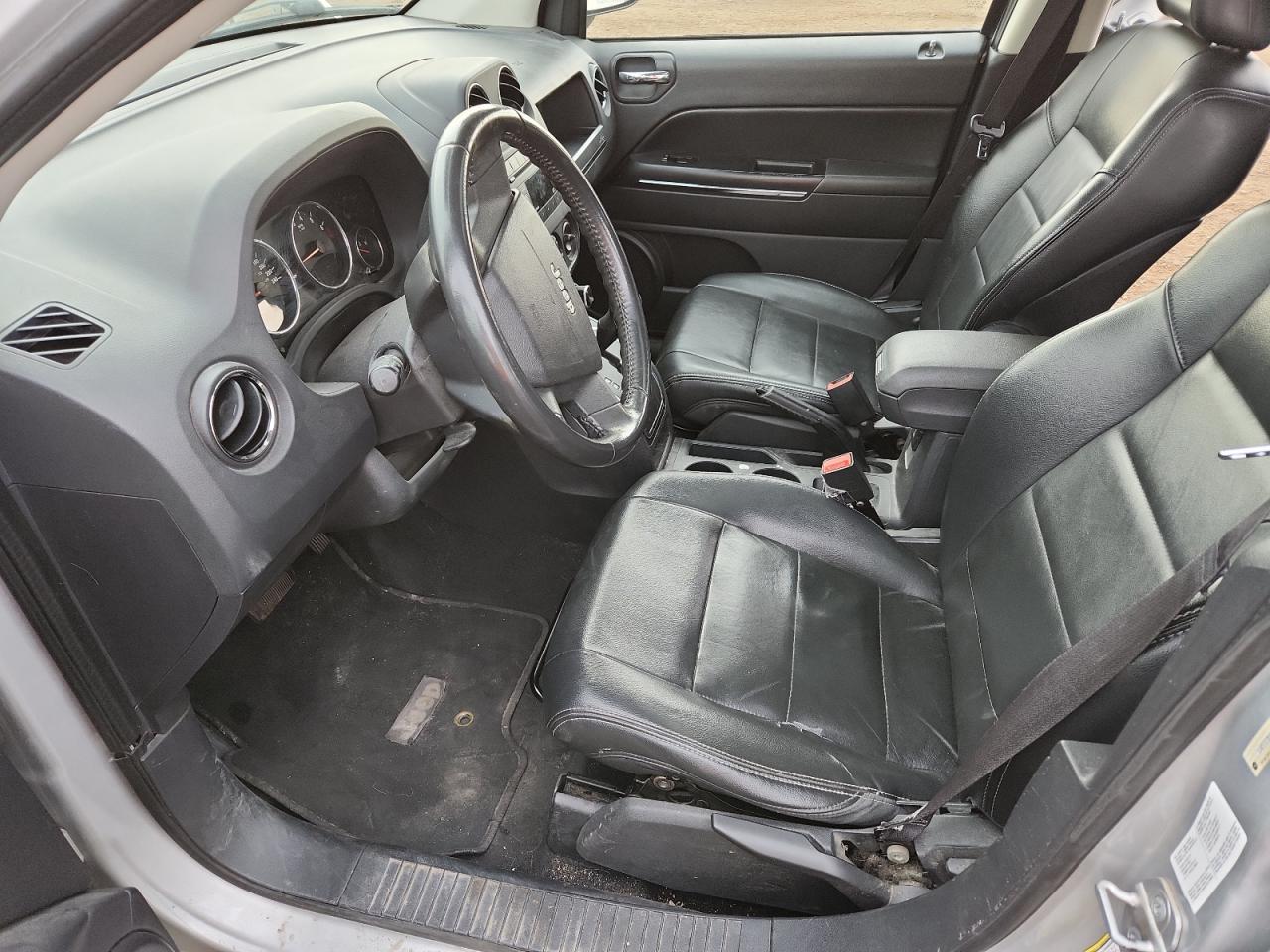 2009 Jeep Compass Limited Silver vin: 1J4FF57B89D230995