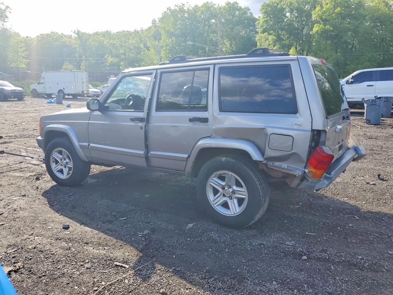 2001 Jeep Cherokee Classic Silver vin: 1J4FF58S21L608074