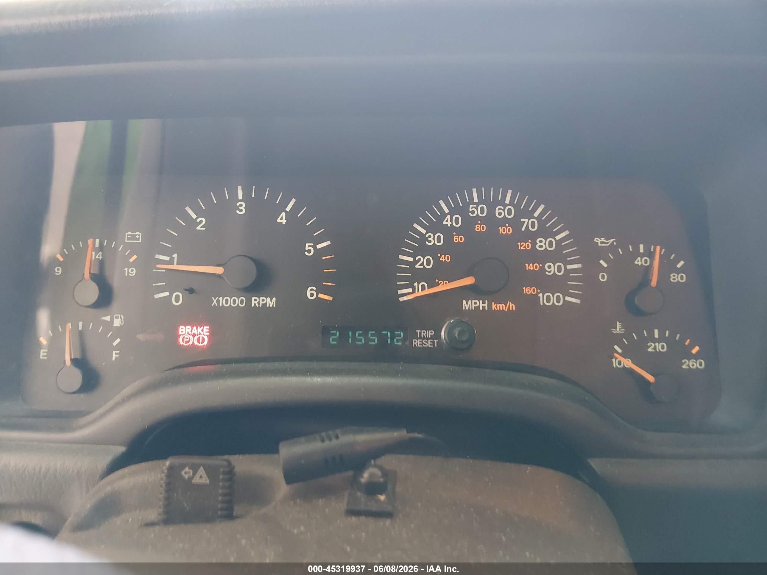 2000 Jeep Cherokee Classic White vin: 1J4FF58S3YL211483