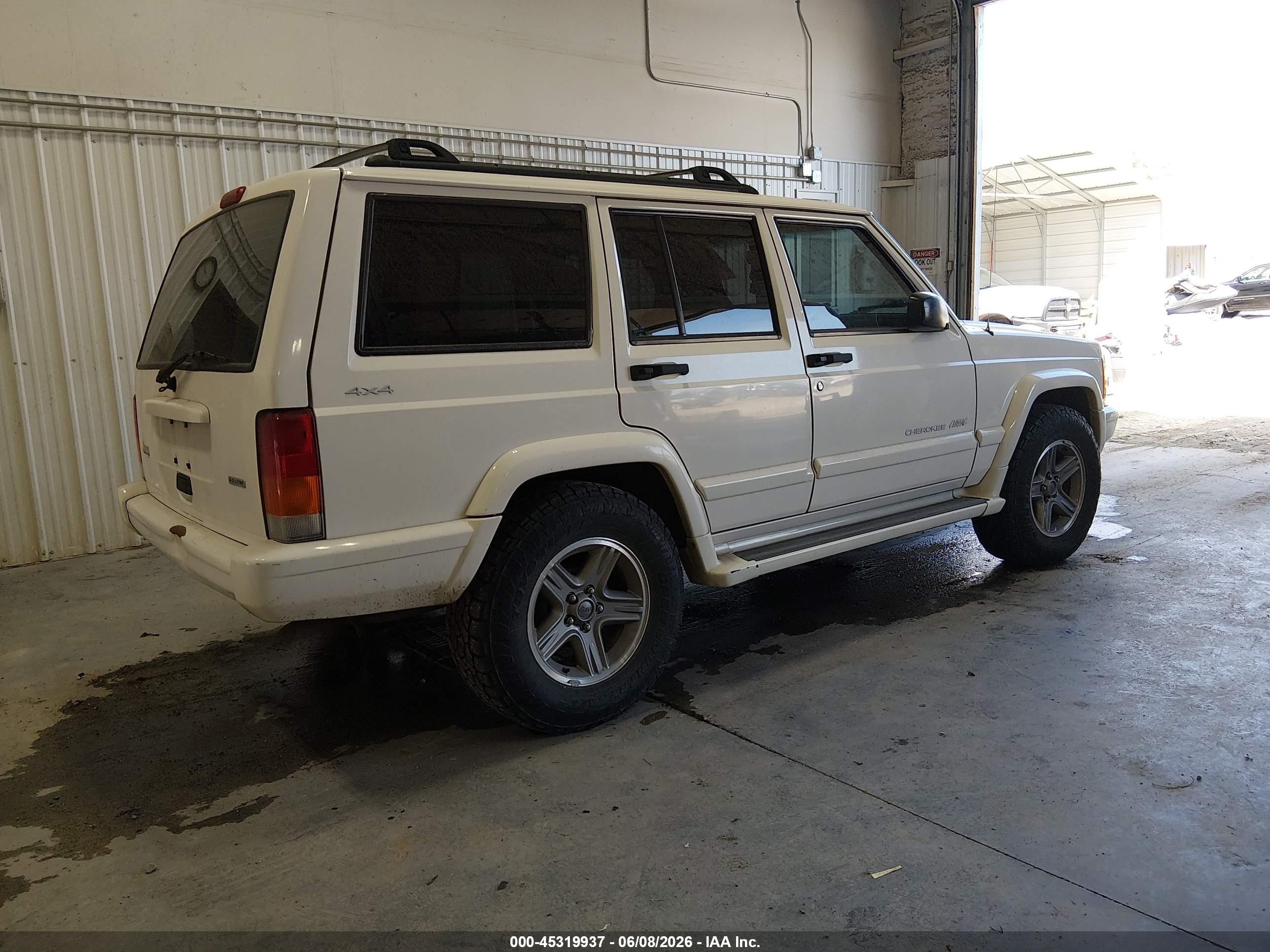 2000 Jeep Cherokee Classic White vin: 1J4FF58S3YL211483