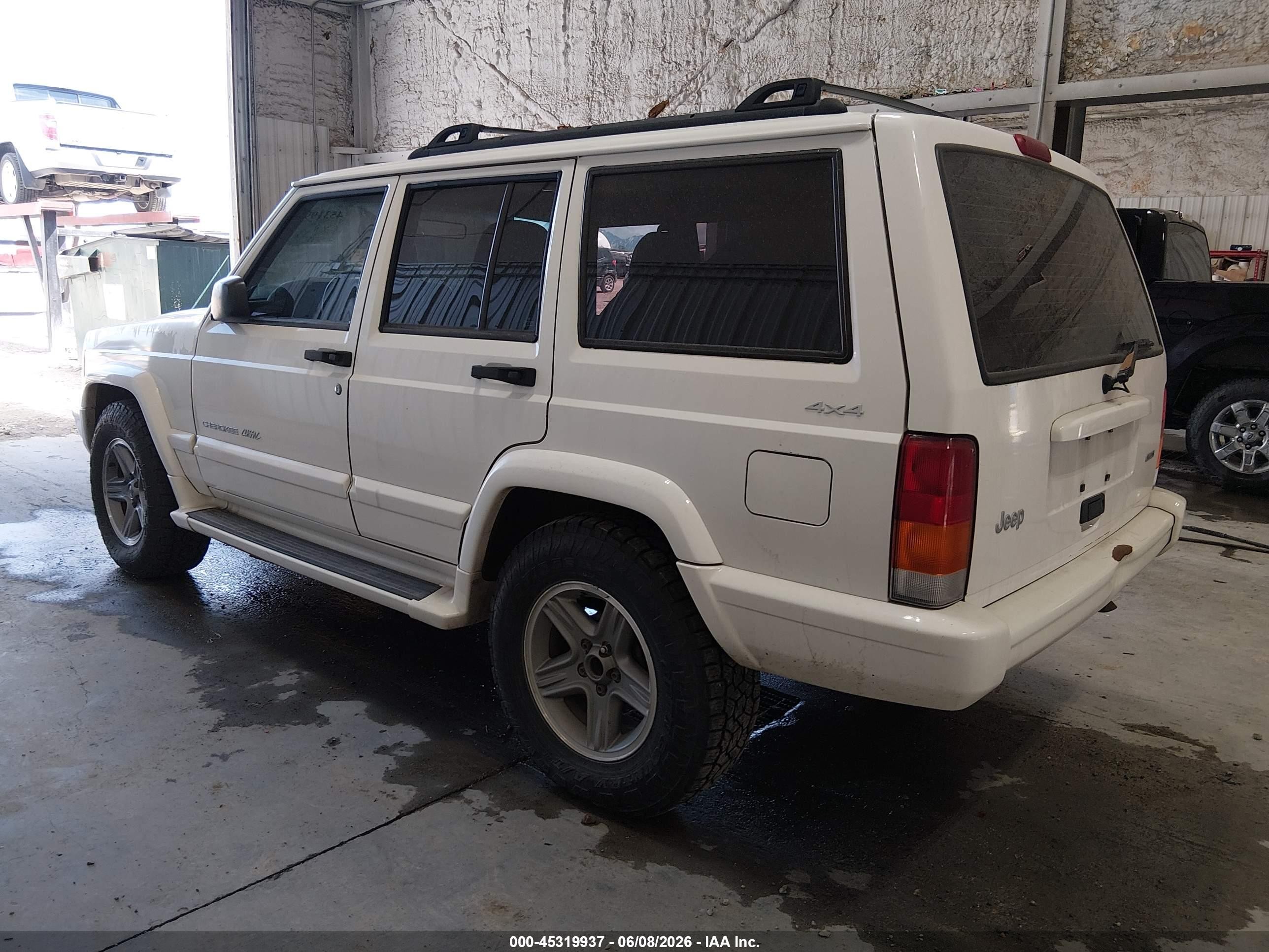 2000 Jeep Cherokee Classic White vin: 1J4FF58S3YL211483