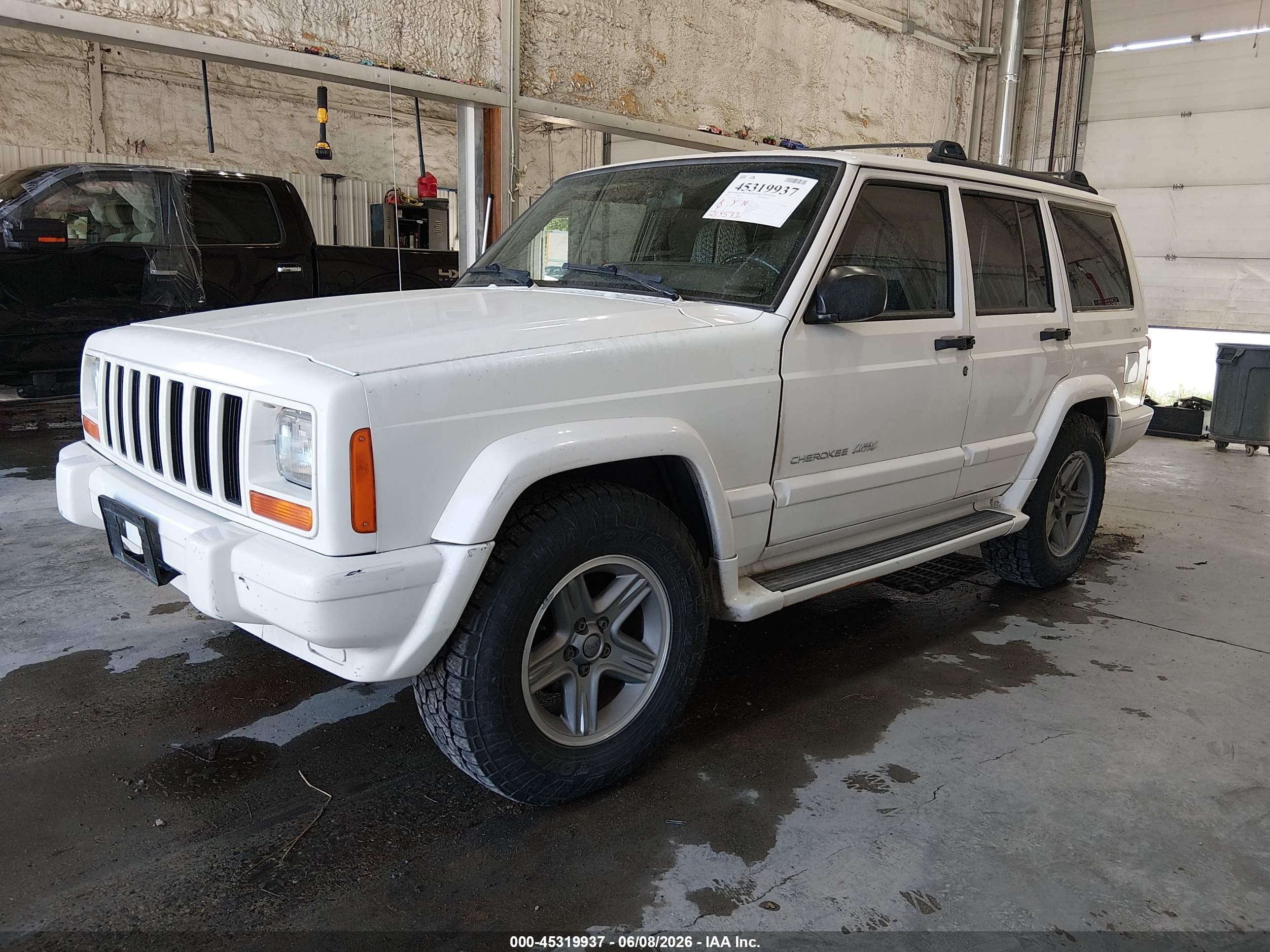 2000 Jeep Cherokee Classic White vin: 1J4FF58S3YL211483