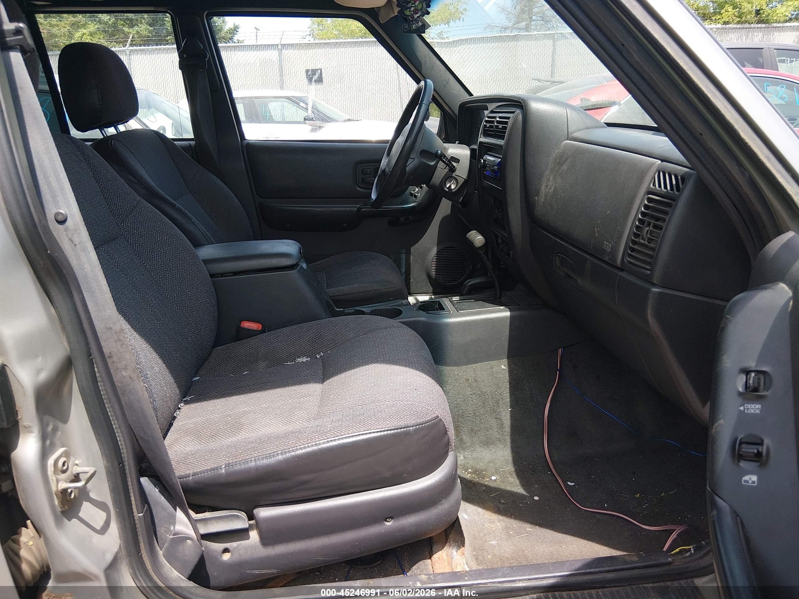 2000 Jeep Cherokee Classic Gray vin: 1J4FF58S4YL194273