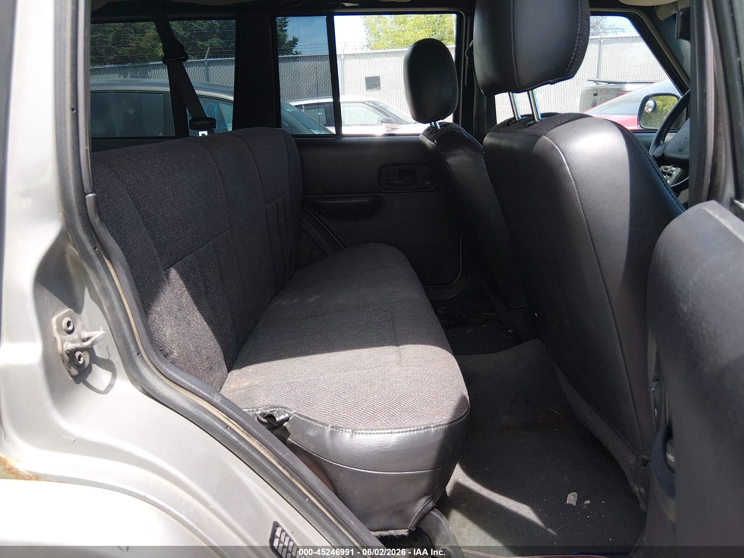 2000 Jeep Cherokee Classic Gray vin: 1J4FF58S4YL194273