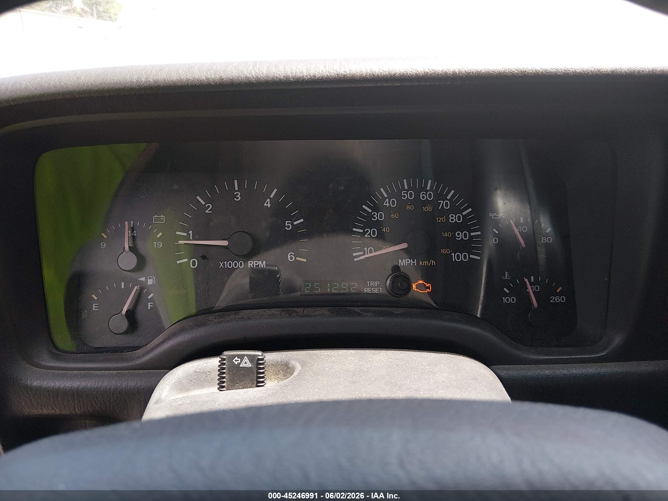 2000 Jeep Cherokee Classic Gray vin: 1J4FF58S4YL194273