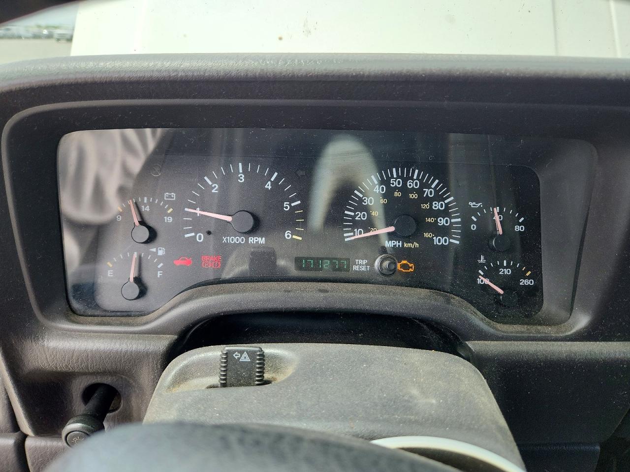 2000 Jeep Cherokeecl White vin: 1J4FF58S5YL151237