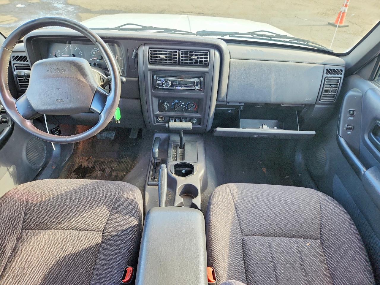 2001 Jeep Cherokee Classic White vin: 1J4FF58S71L518600